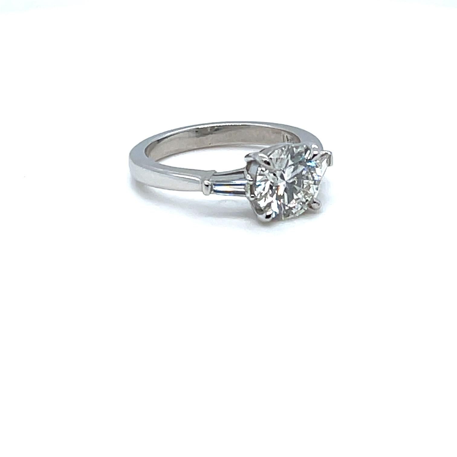 Round Cut Diamond 1.72 Carats Engagement Ring with Tapered Baguettes For Sale