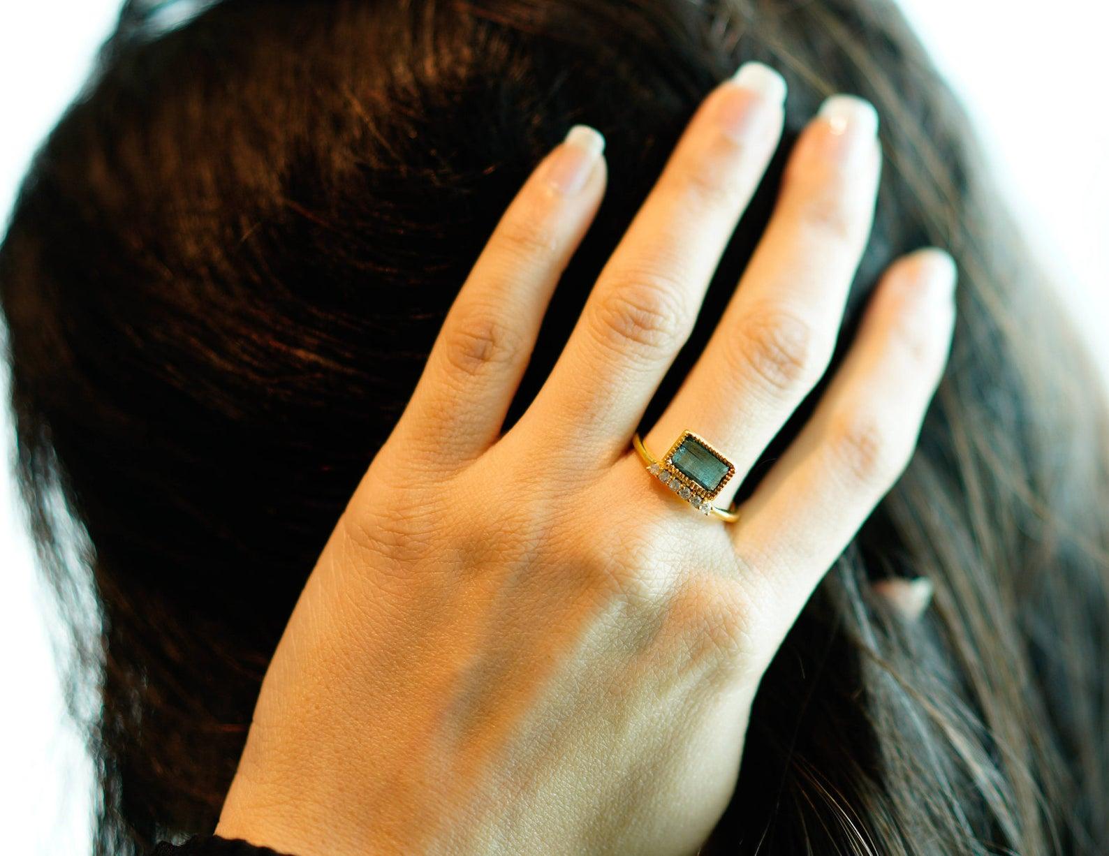 Diamond and 18 Carat High Quality Tourmaline Ring In New Condition For Sale In New York, NY
