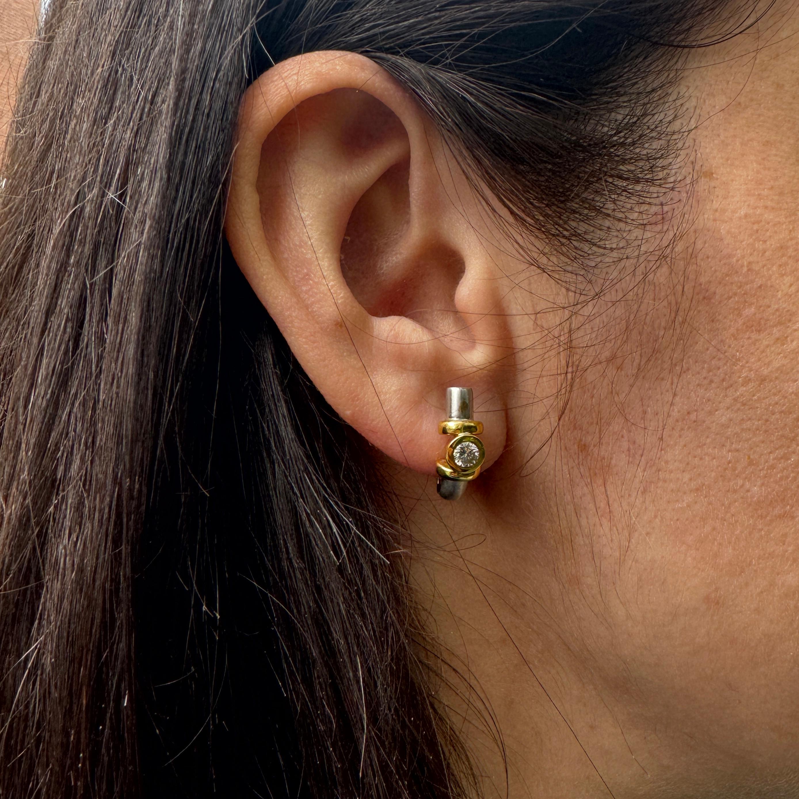 Pendientes de medio aro de oro blanco y amarillo de 18 quilates con diamantes en Nuevo estado para la venta en London, GB