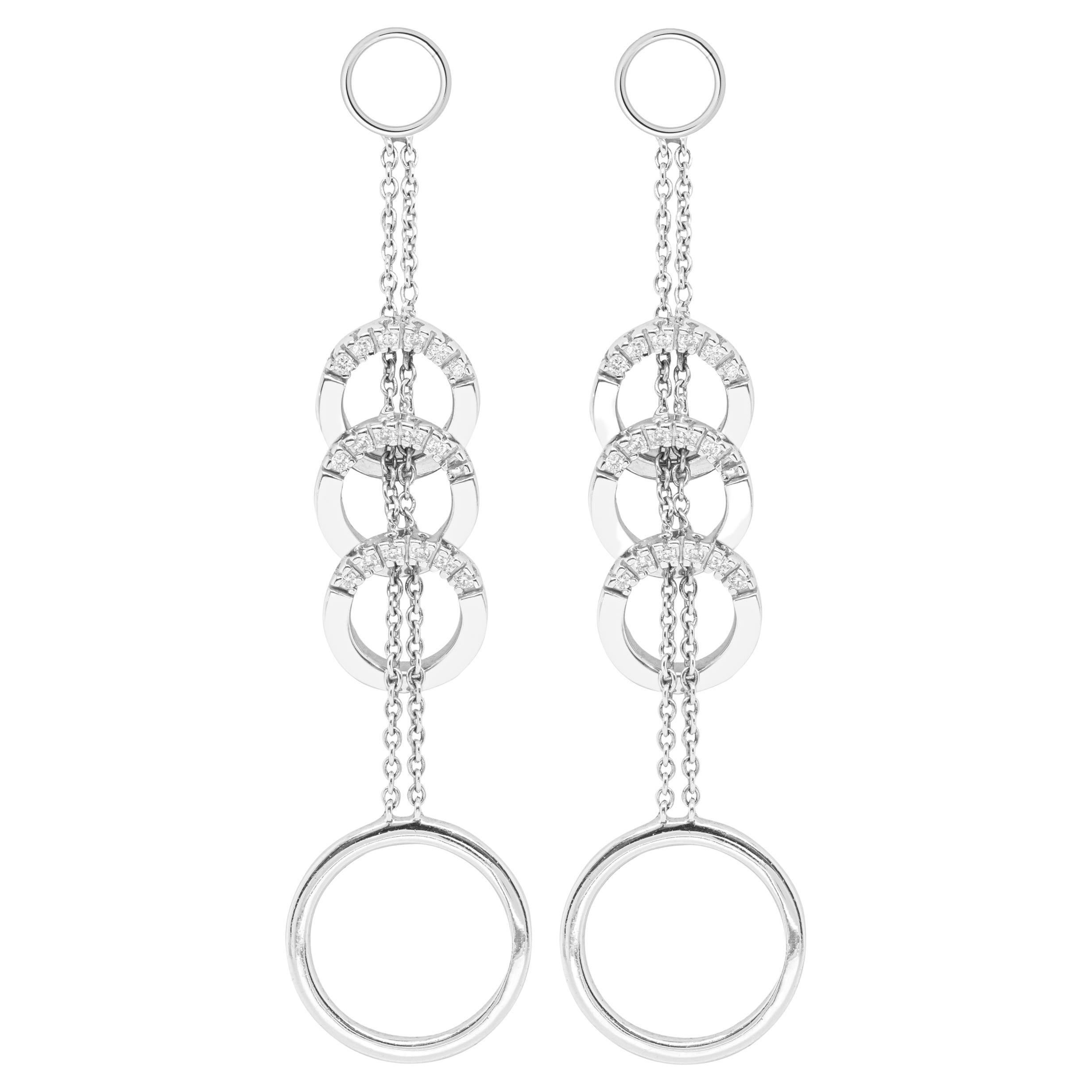 Boucles d'oreilles en goutte en or blanc 18 carats avec chaîne en forme de cercle et diamants en vente