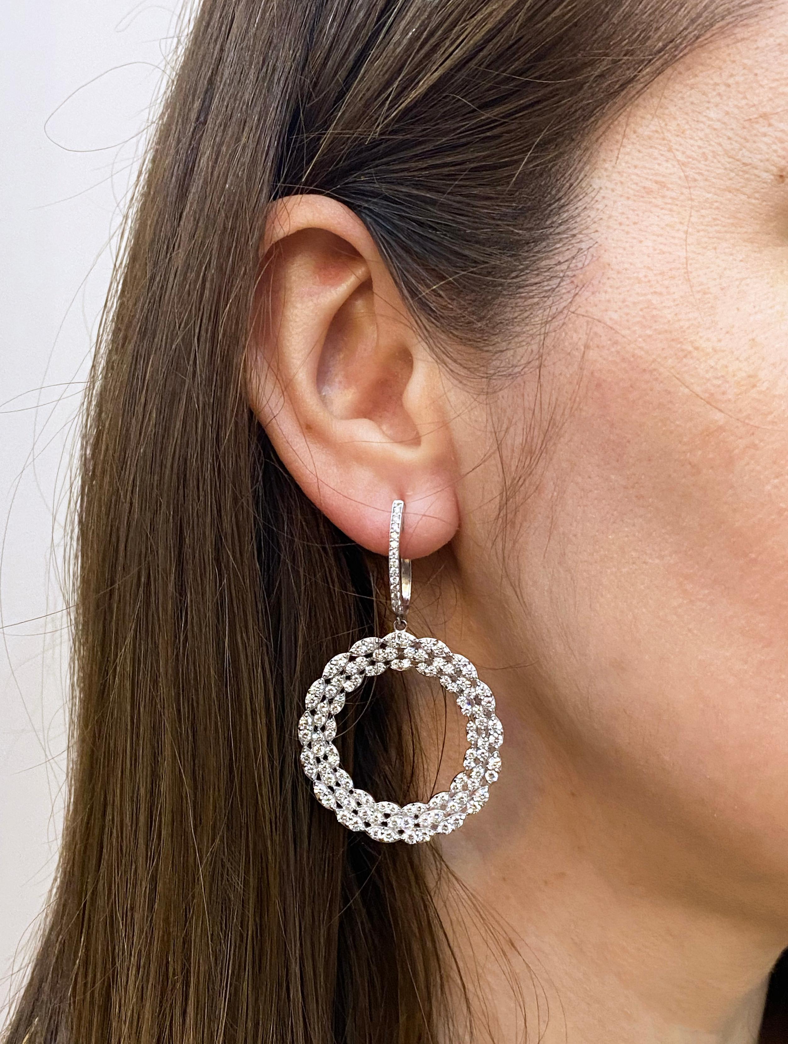 Brilliant Cut Diamond 18 Carat White Gold Circle Dangle Hoop Earrings For Sale