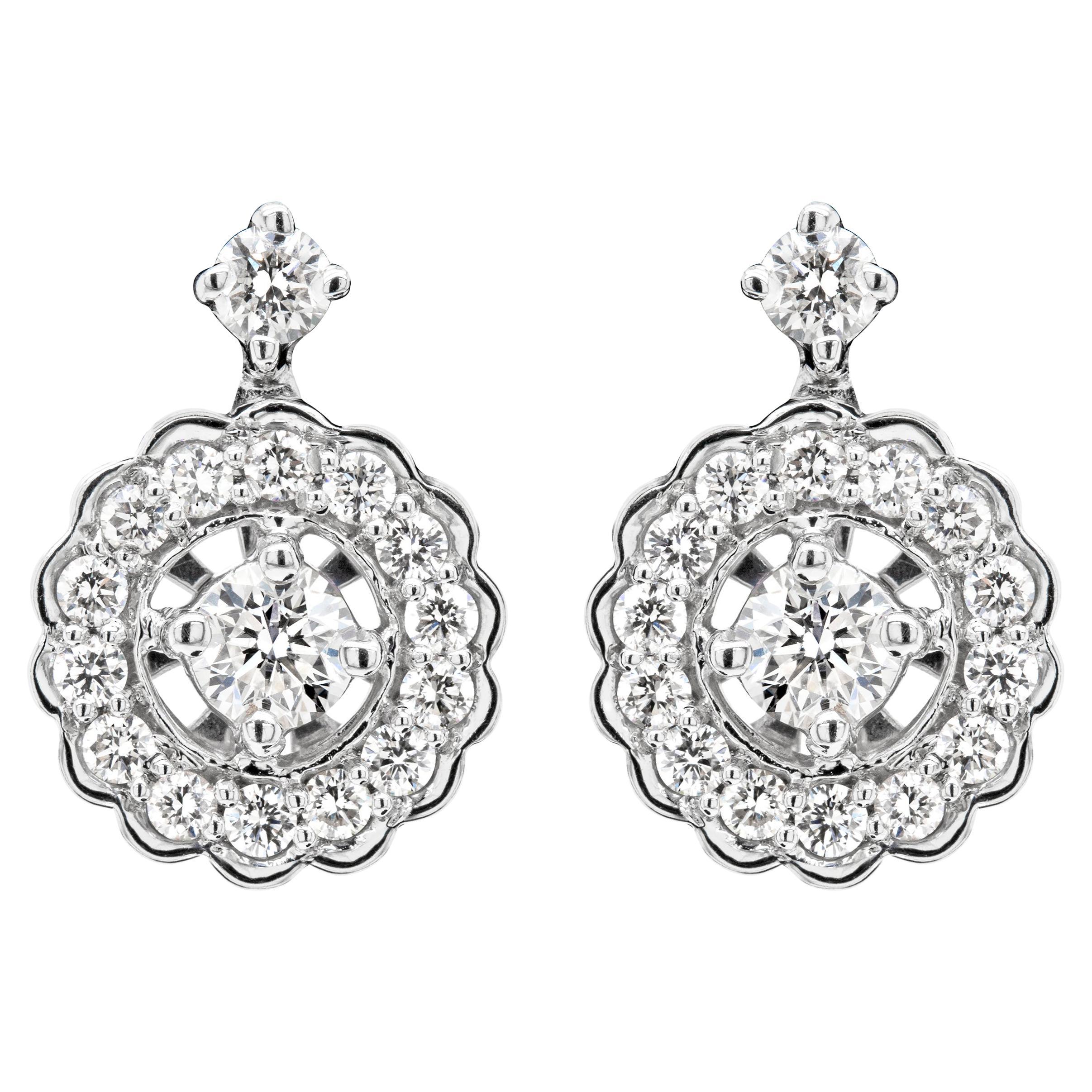 Boucles d'oreilles pendantes en or blanc 18 carats avec halo de diamants