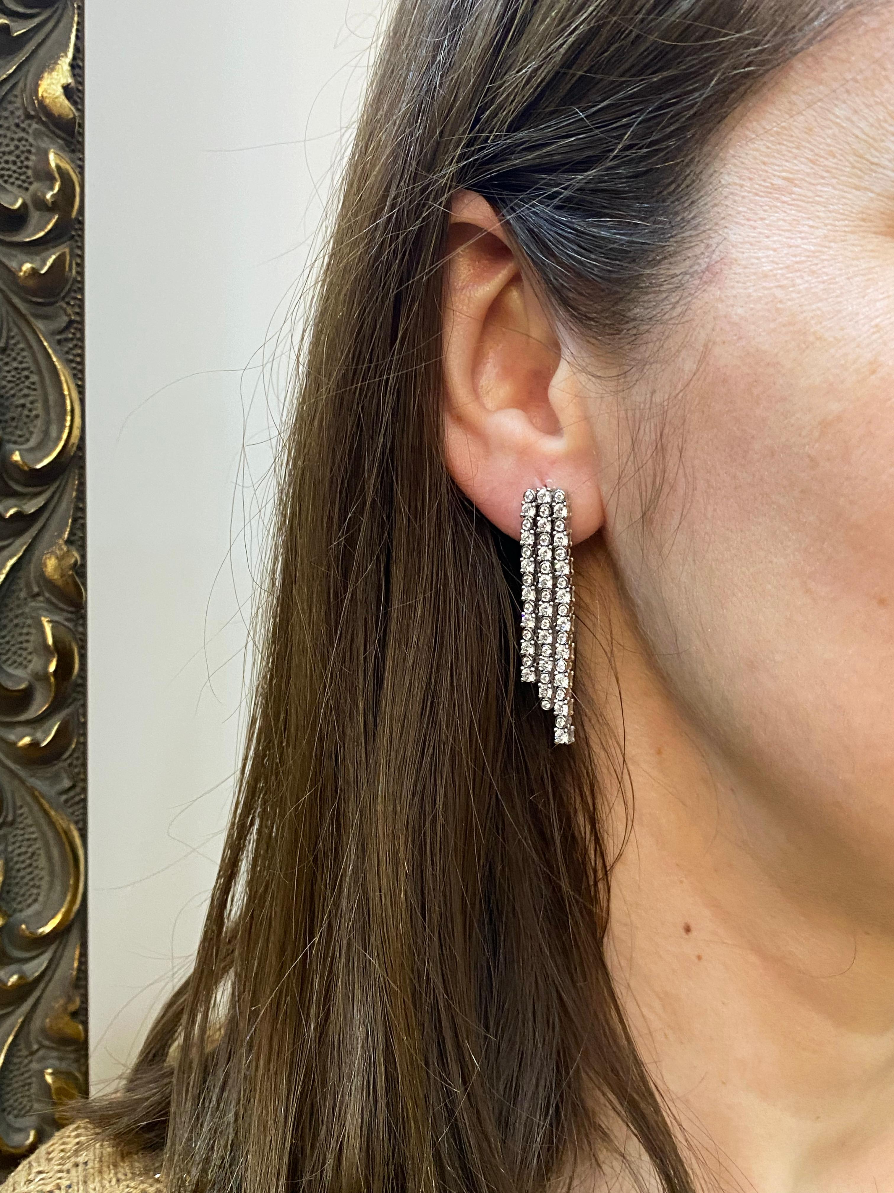 Diamond 18 Carat White Gold Three-Row Fringe Drop Earrings In Excellent Condition For Sale In London, GB