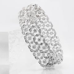 Brazalete de panal de oro blanco de 18 quilates con diamantes