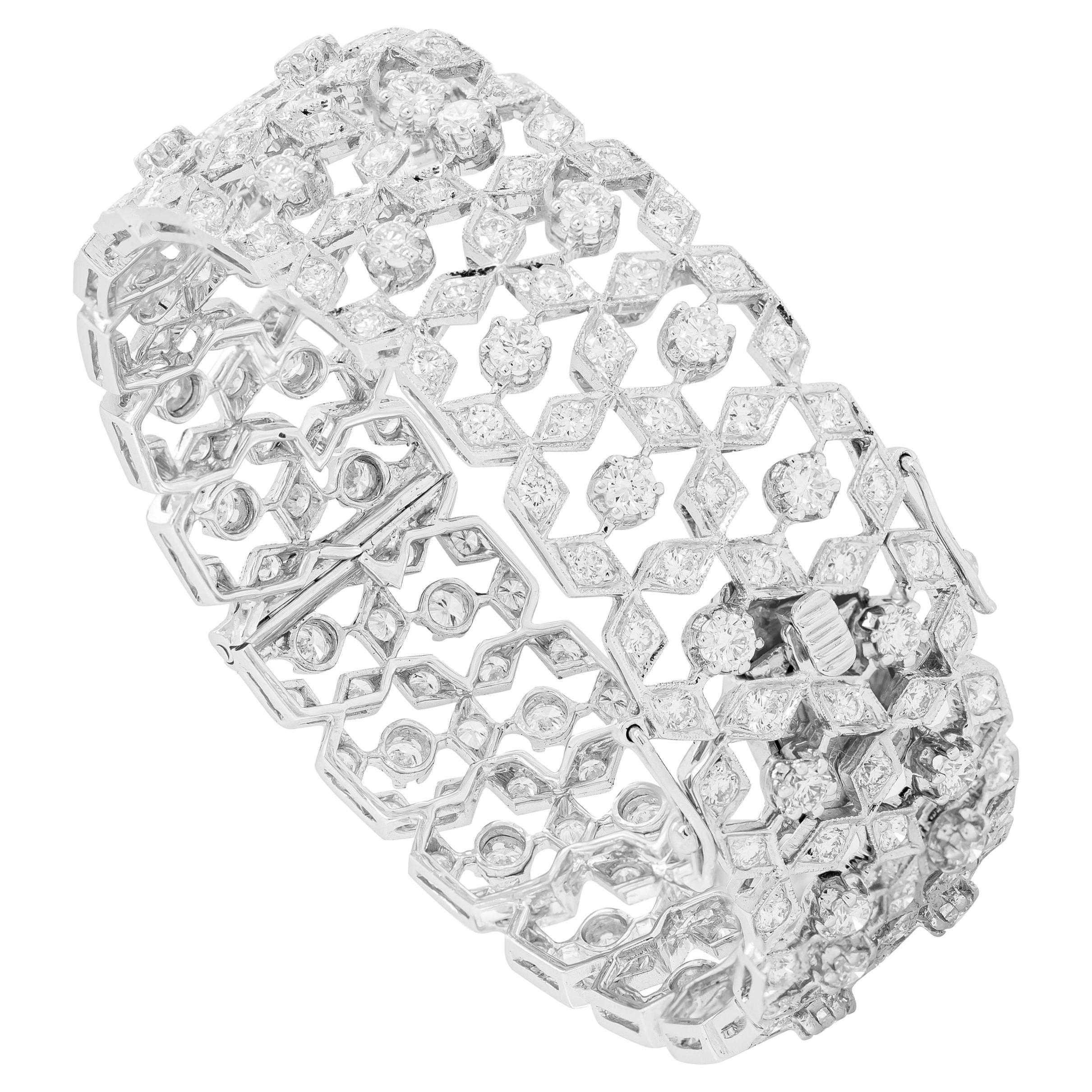 Bracelet jonc large ajouré en or blanc 18 carats avec diamants et nid d'abeille