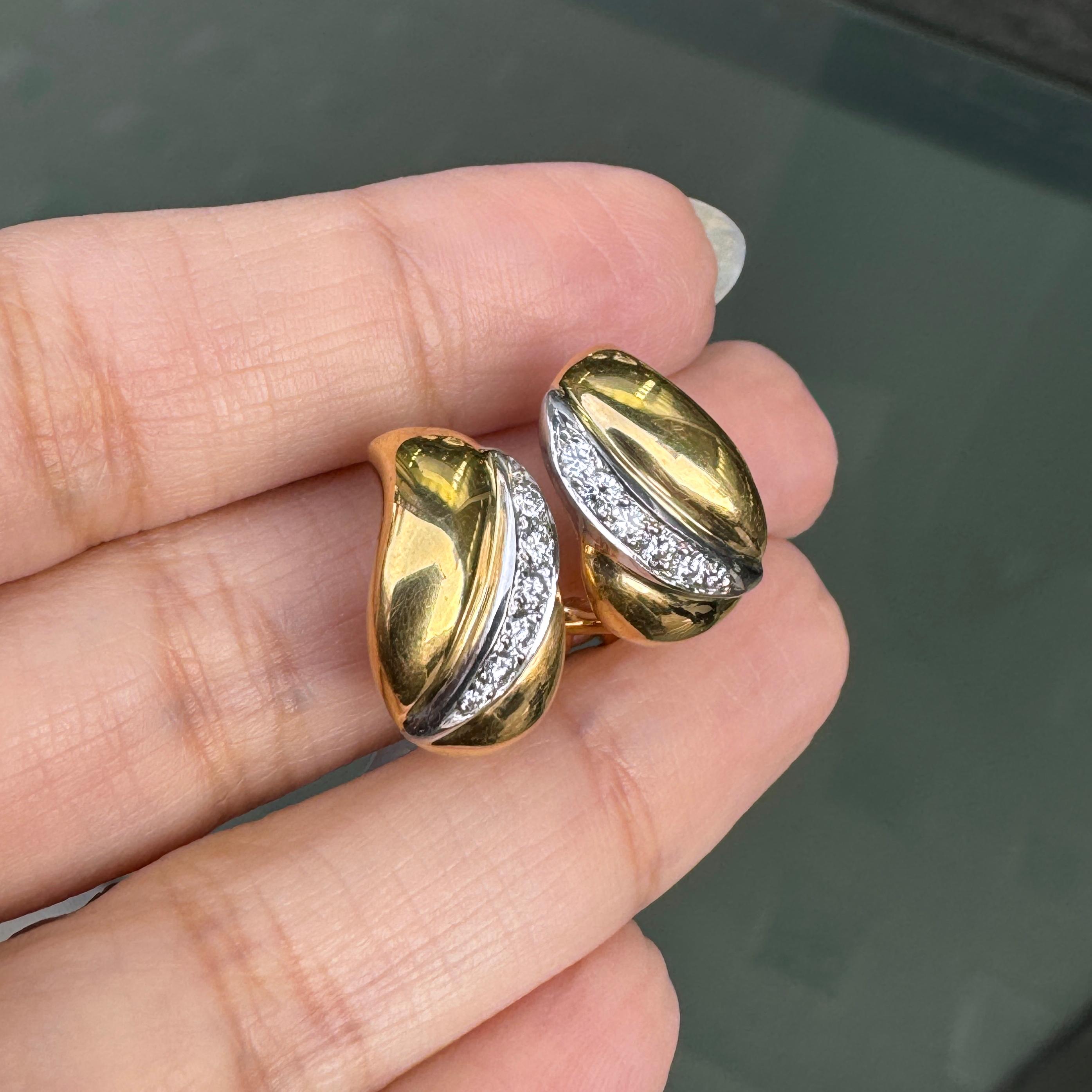 Diamond 18 Carat Yellow and White Gold Huggie Half-Hoop Earrings In New Condition For Sale In London, GB