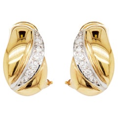 Orecchini a cerchio con diamante a forma di abbraccio in oro giallo e bianco da 18 carati