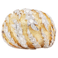 Anillo de Cóctel Cúpula Bombé Texturizado de Diamantes de Oro Amarillo y Blanco de 18 Quilates