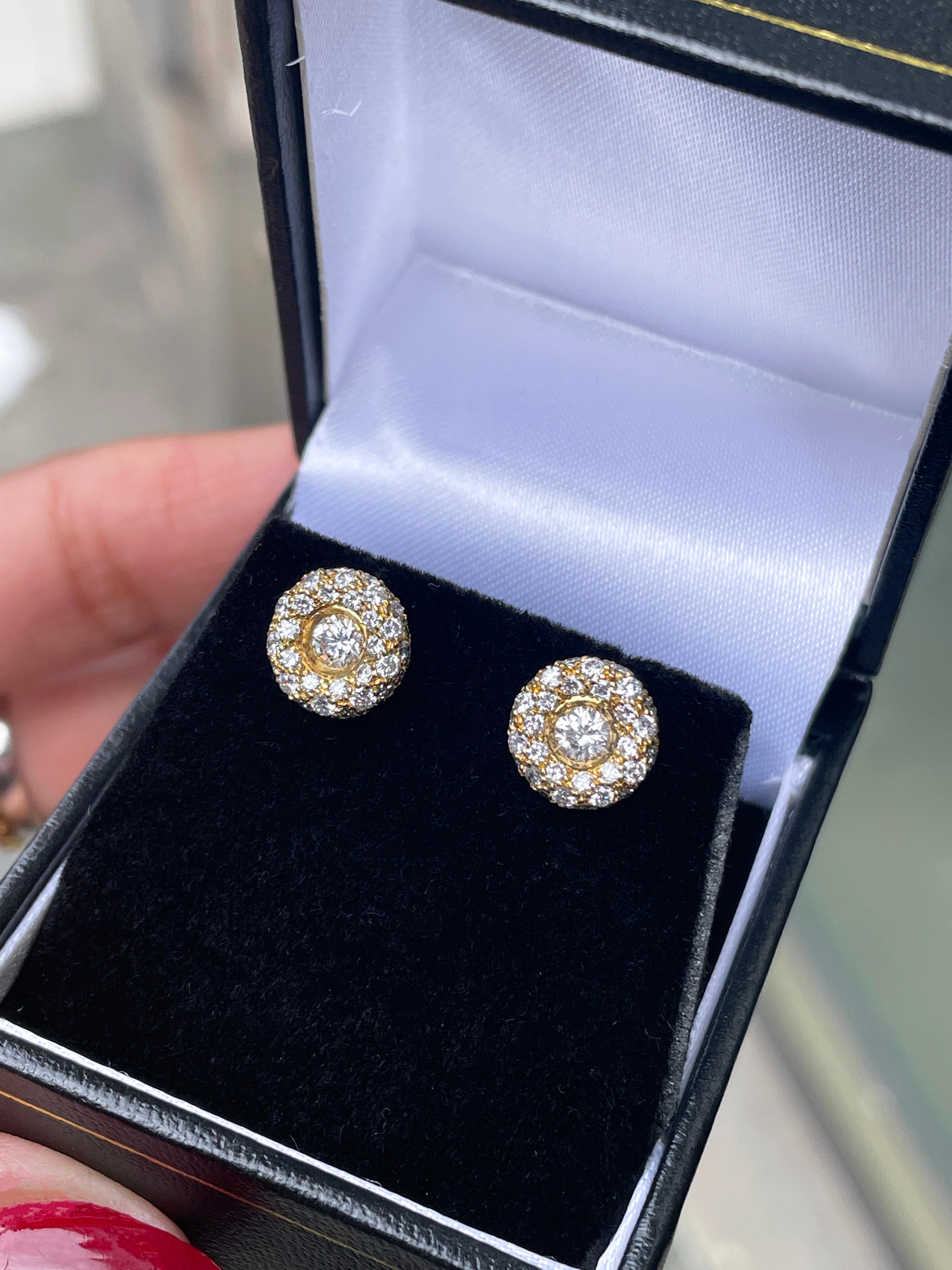 Brilliant Cut Diamond 18 Carat Yellow Gold Round Cluster Stud Earrings For Sale