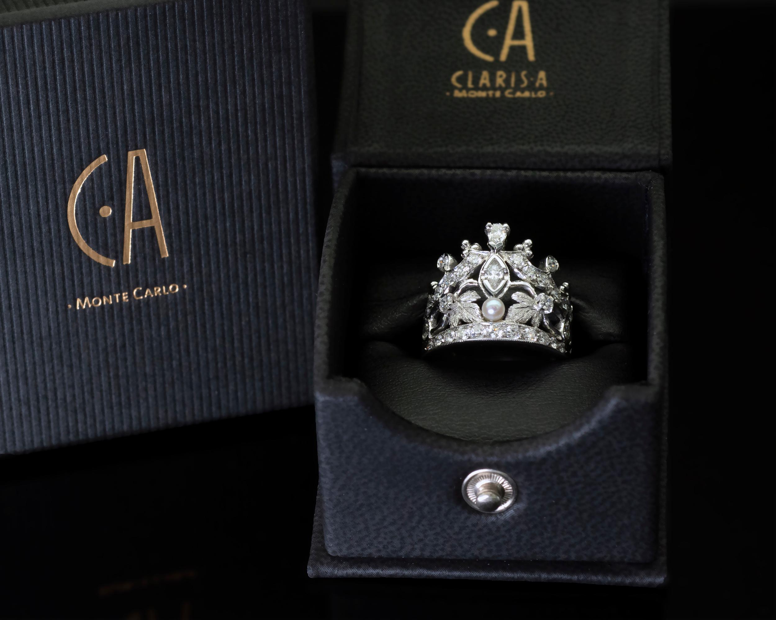 Contemporary Diamond 18 karat Gold Crown  shaped Ring