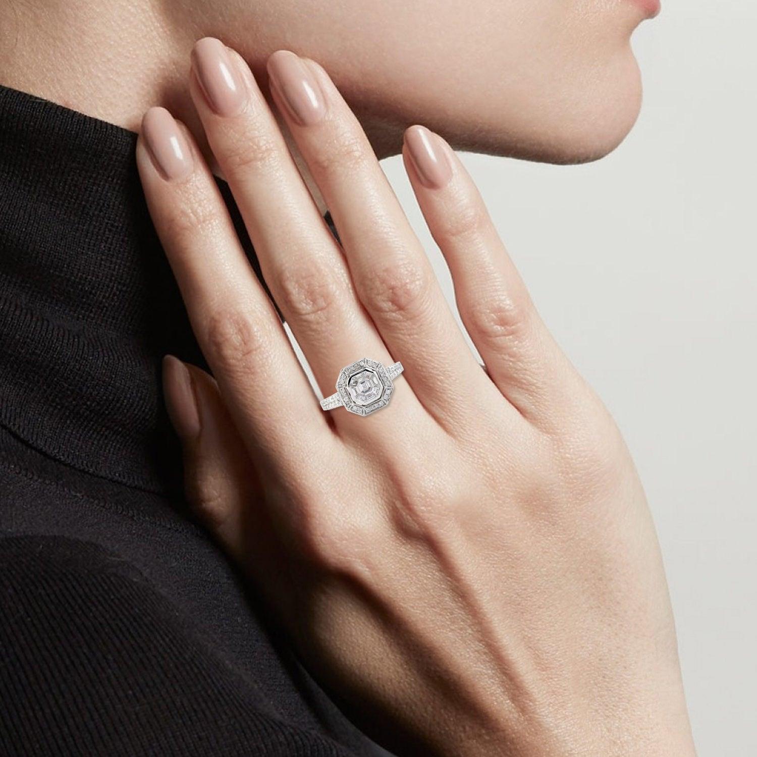 For Sale:  Diamond 18 Karat Gold Engagement Ring 4