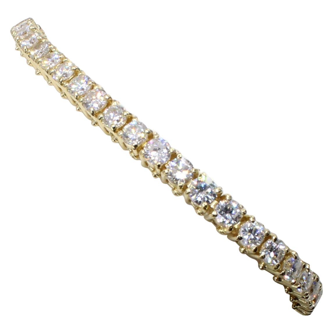 8.52 carats.Diamond 18 Karat Gold Tennis Bracelet
