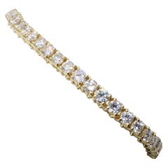 8.52 carats.Diamond 18 Karat Gold Tennis Bracelet