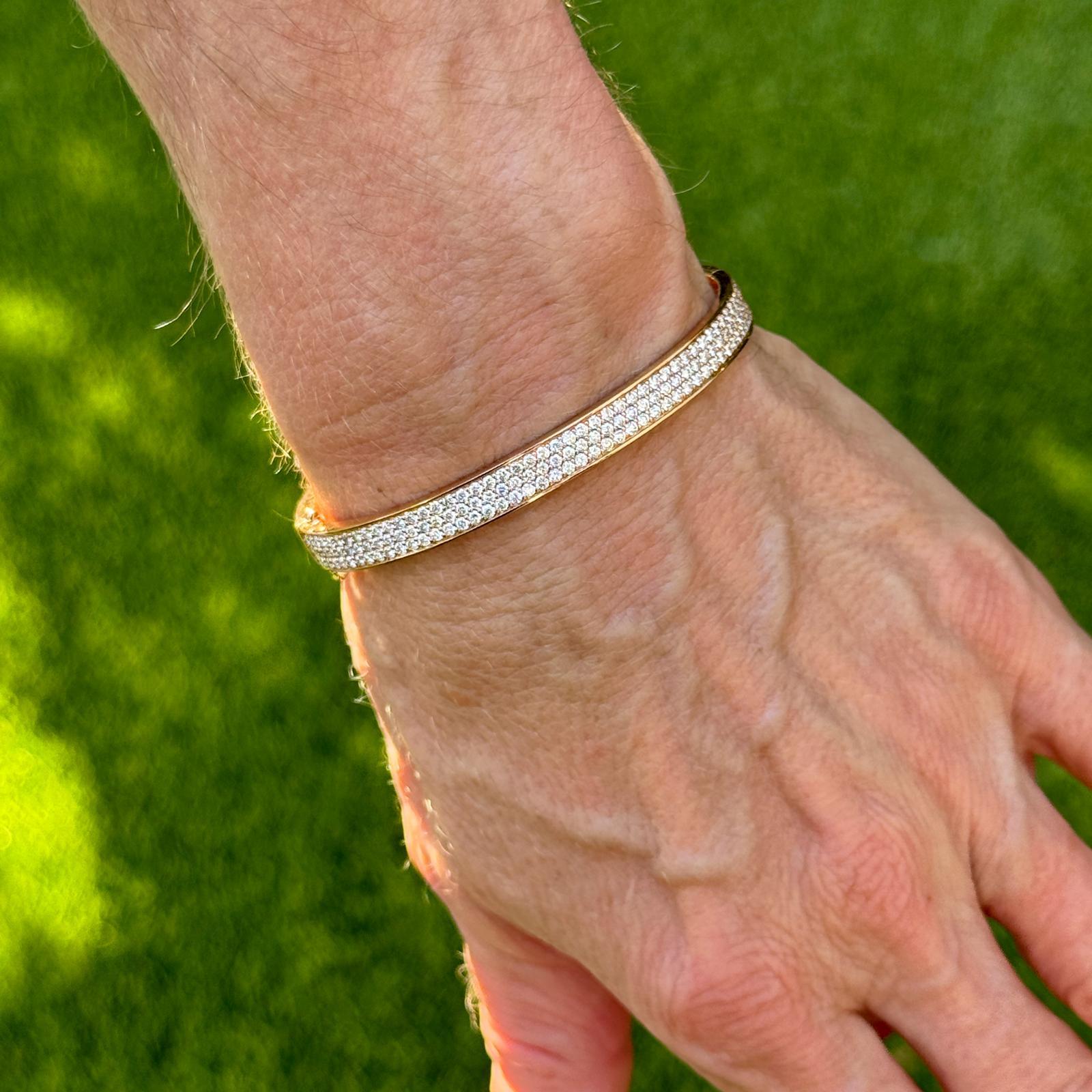 Taglio brillante Bracciale a tre file in oro rosa 18 carati con diamante New Modern in vendita
