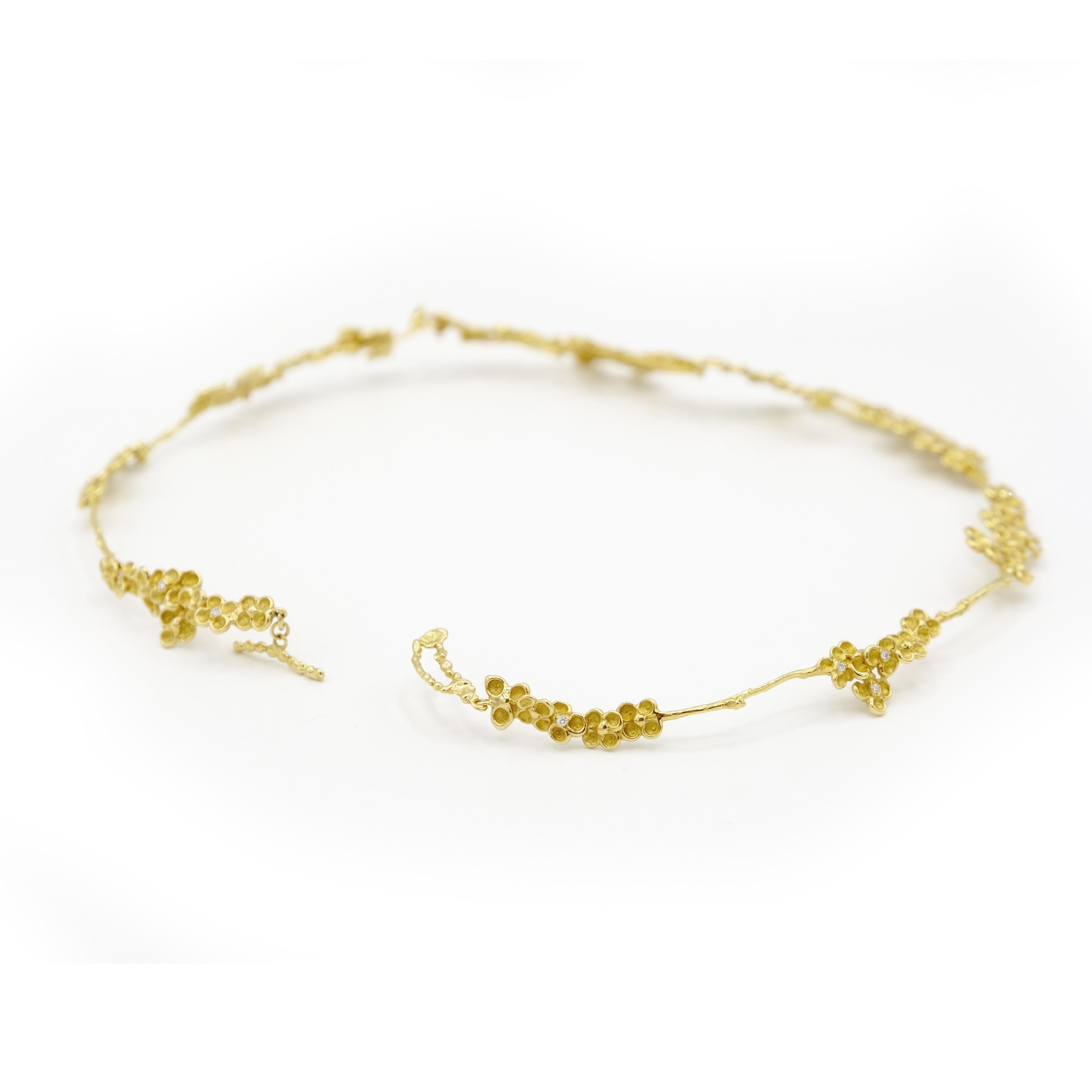 Women's Anais Rheiner 18 Karat Yellow Gold Diamond Flower Necklace For Sale