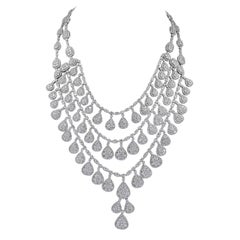 Collar de tres hileras de diamantes en oro blanco de 18 quilates