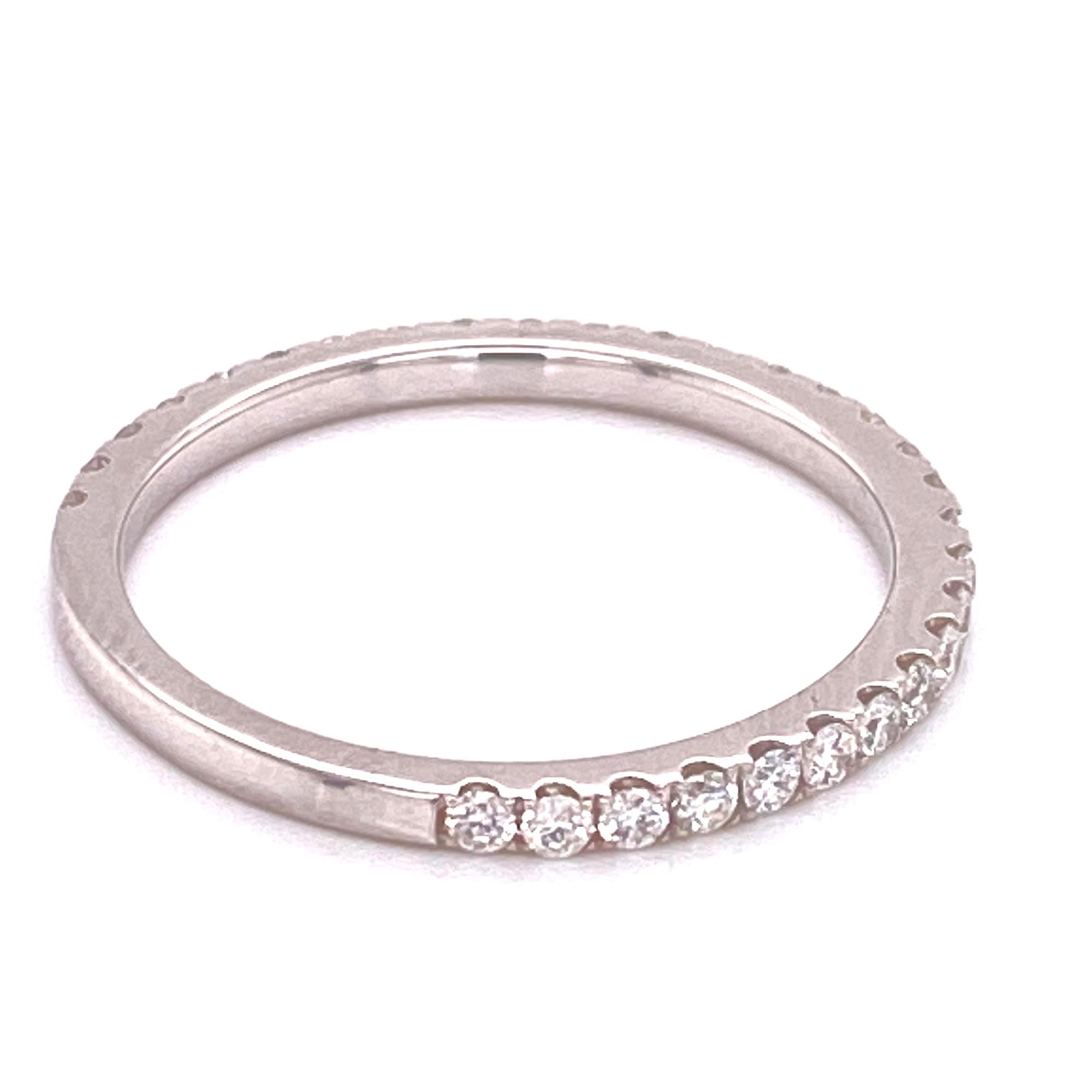 Modern Diamond 18 Karat White Gold Wedding Band Ring
