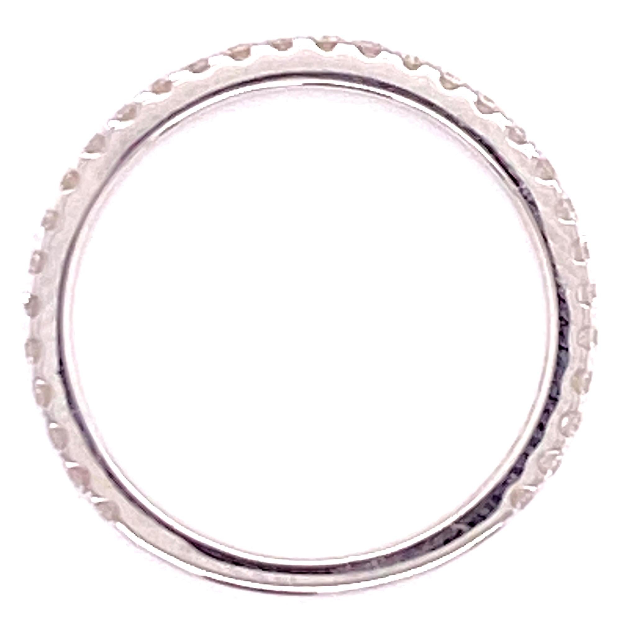 Round Cut Diamond 18 Karat White Gold Wedding Band Ring