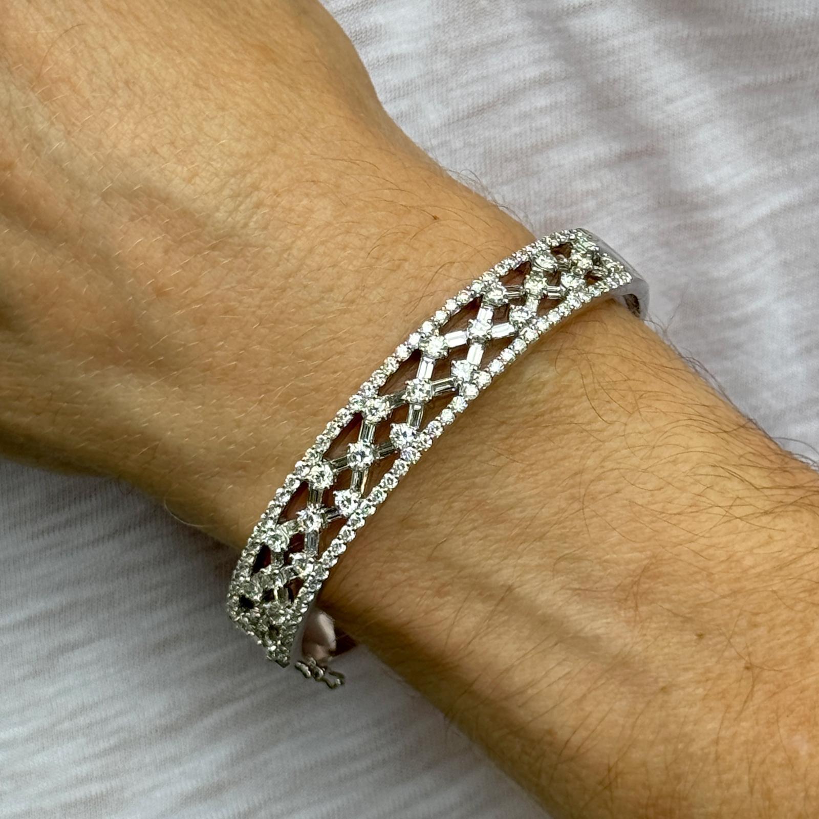 Baguette Cut Diamond 18 Karat Whtie Gold Hinged Open Lattice Bangle Bracelet For Sale