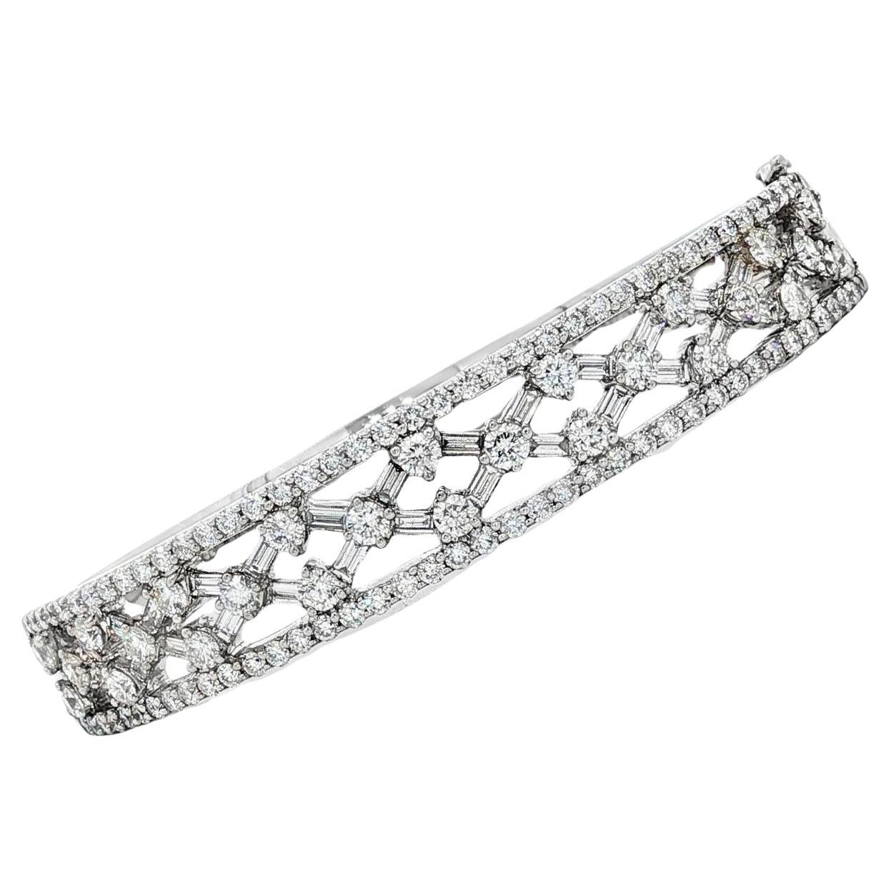 Diamond 18 Karat Whtie Gold Hinged Open Lattice Bangle Bracelet For Sale