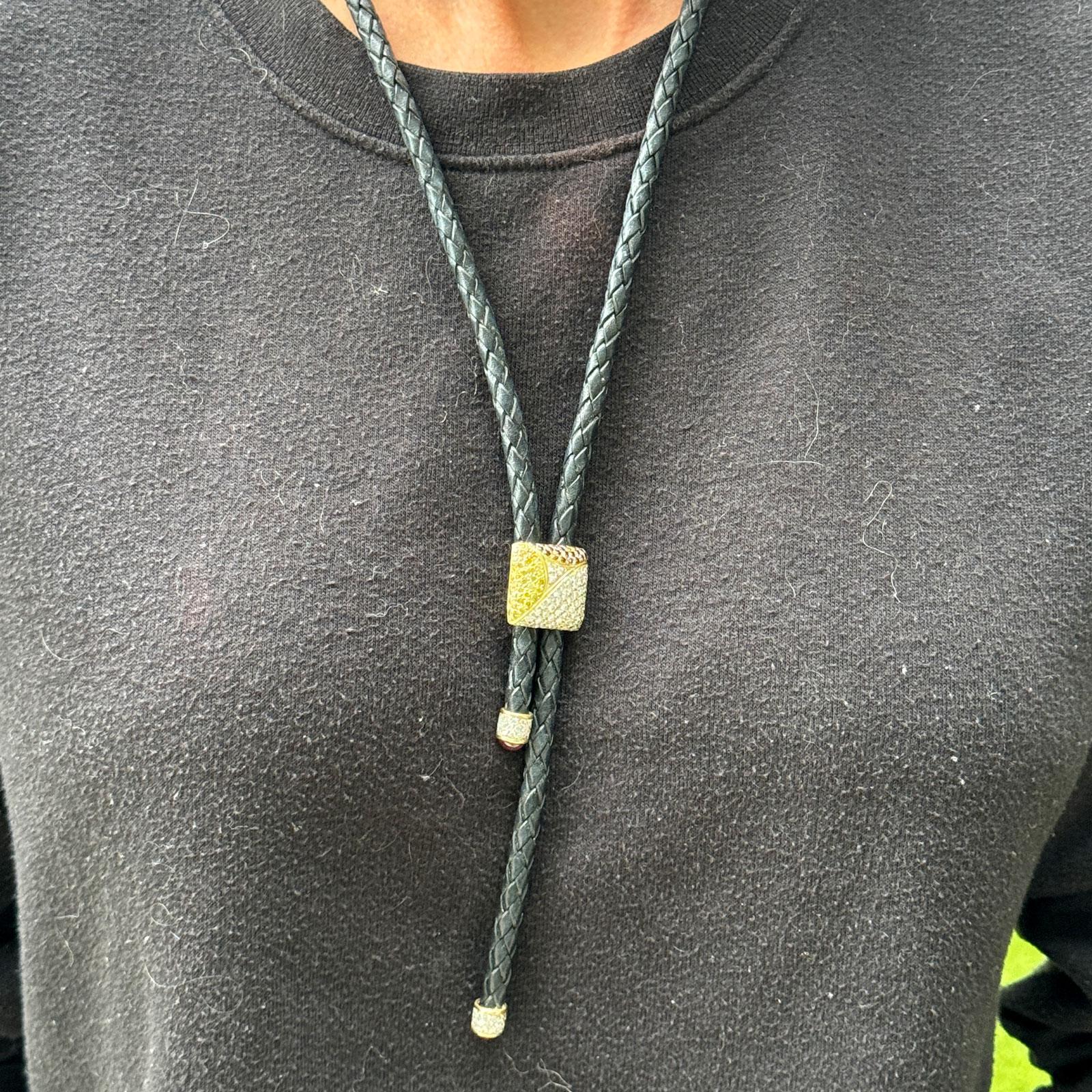 This striking 18-karat yellow gold 