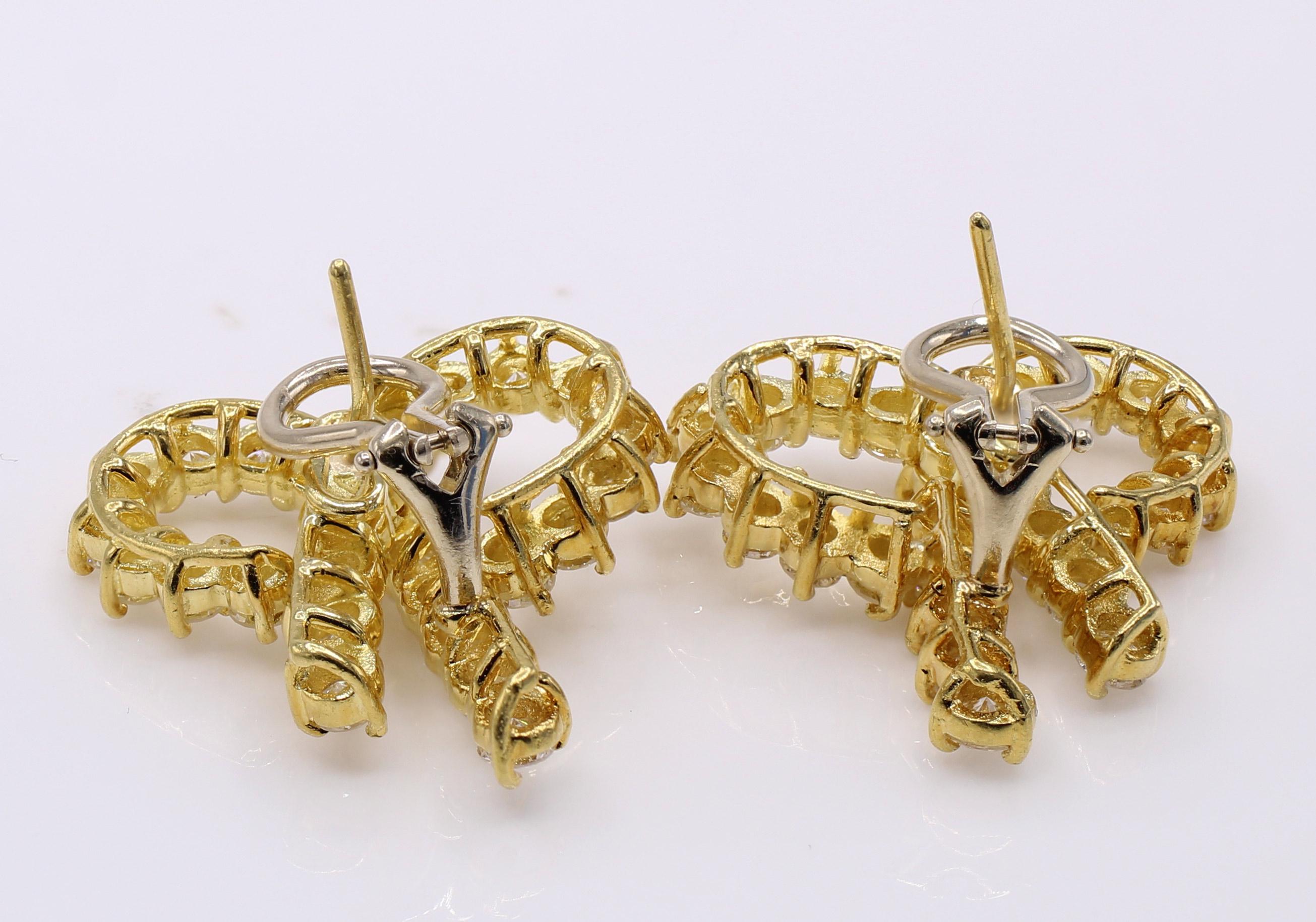 Diamond 18 Karat Yellow Gold Bow Ear Clips In Excellent Condition For Sale In New York, NY