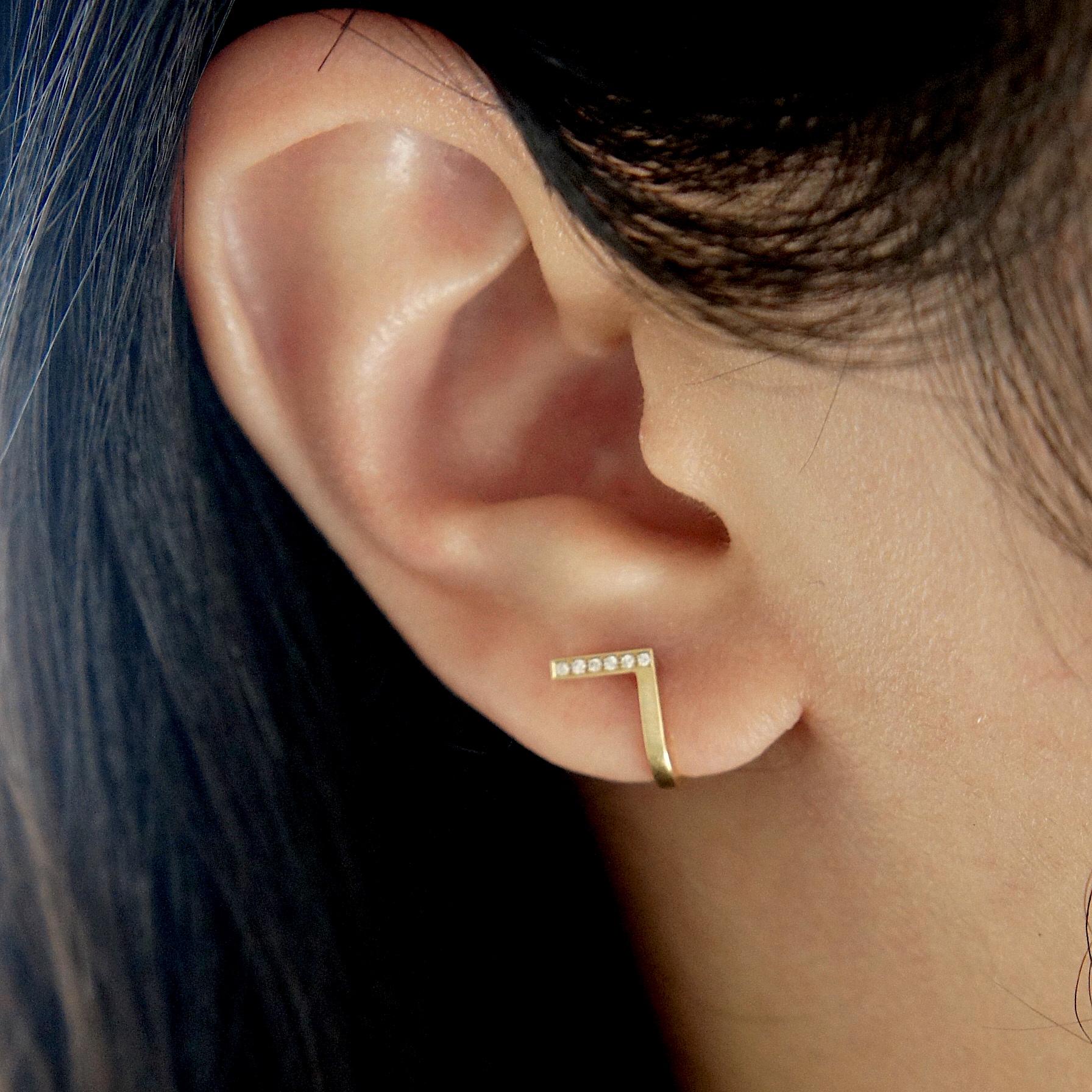 Diamant-Ohrringe aus 18 Karat Gelbgold Curve im Zustand „Neu“ im Angebot in CLYDEBANK, GB
