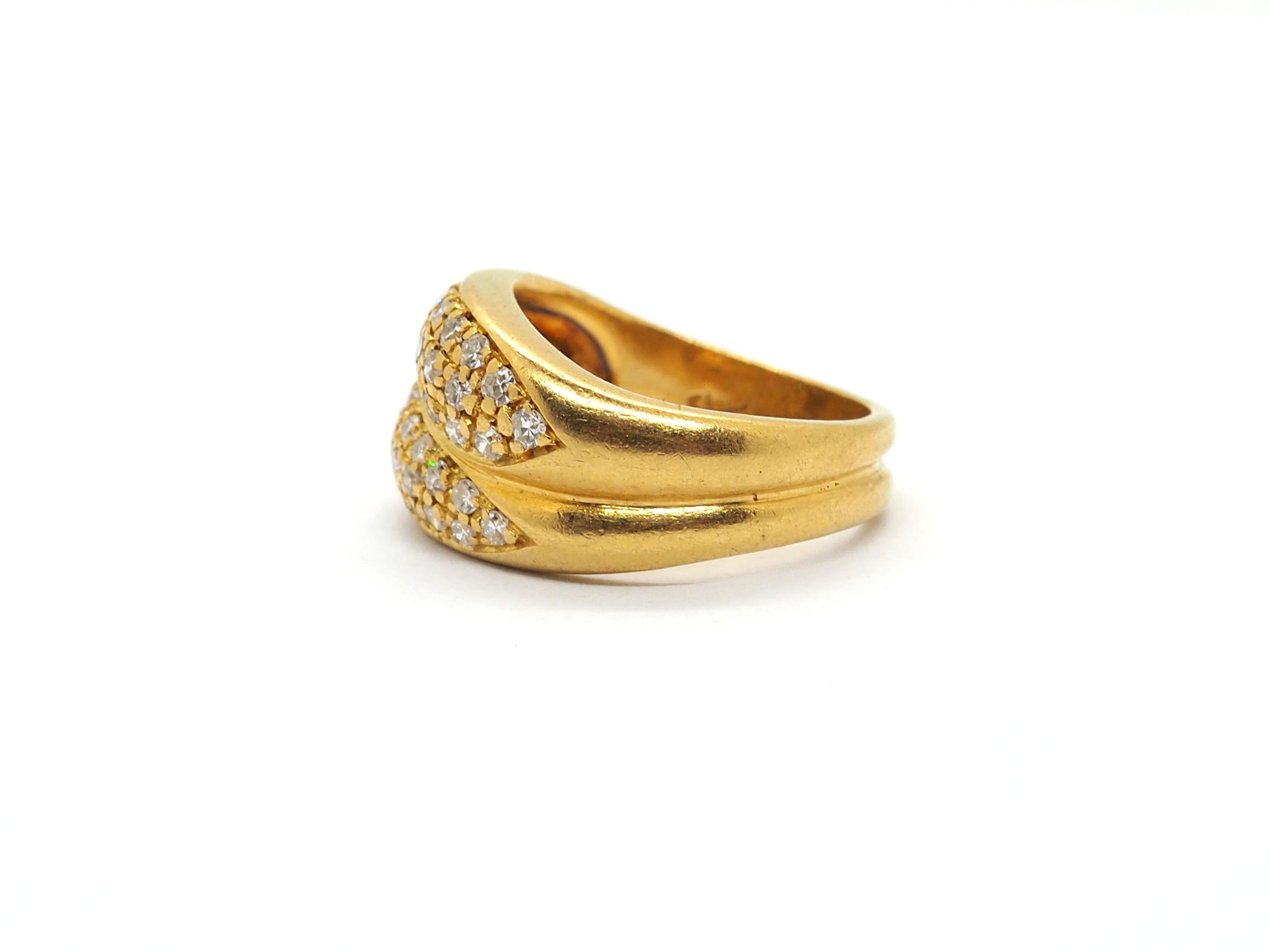 Doppelt gewölbter Diamantring aus 18 Karat Gelbgold für Damen oder Herren im Angebot