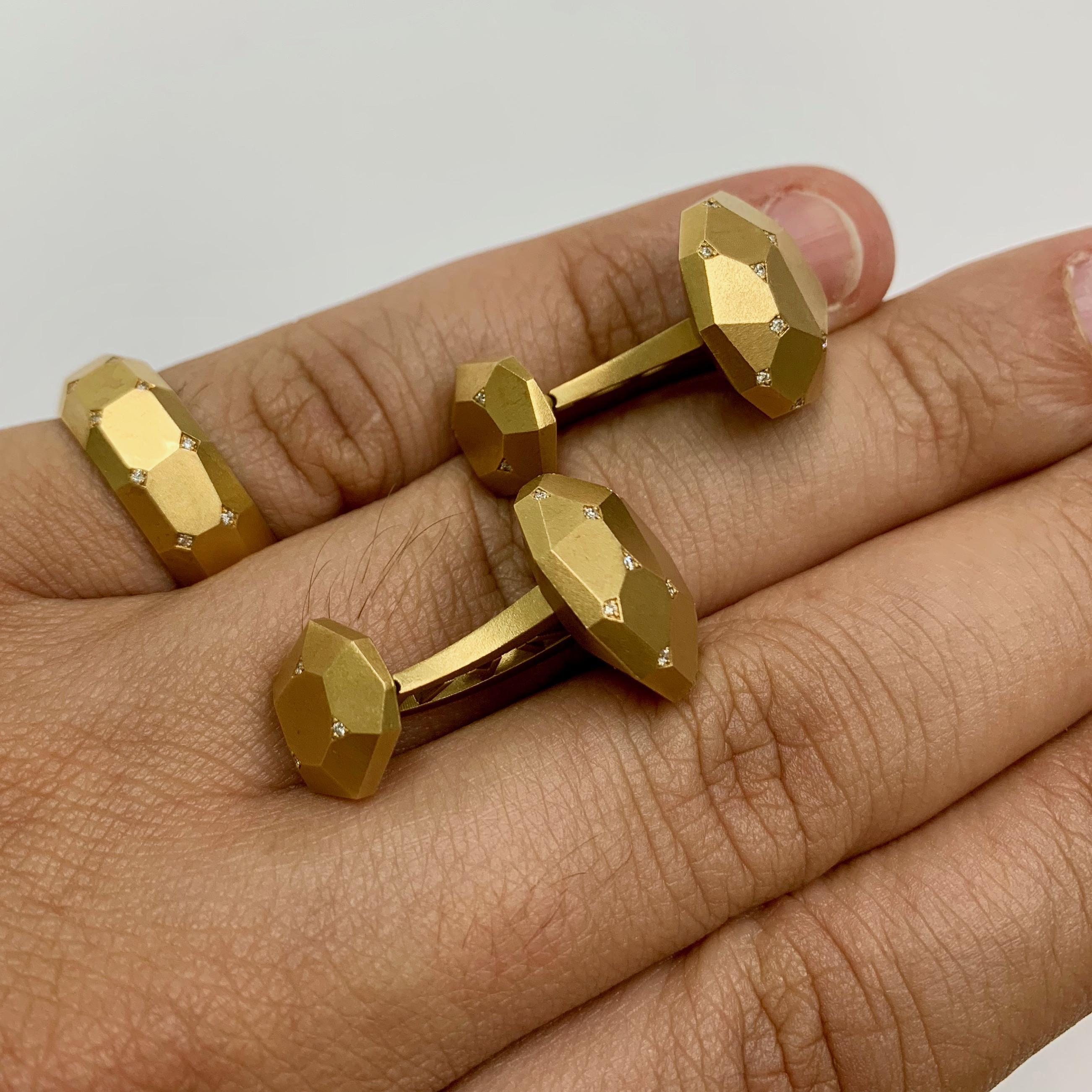 Diamond 18 Karat Yellow Gold Geometry Cufflinks and Ring Suite For Sale 1