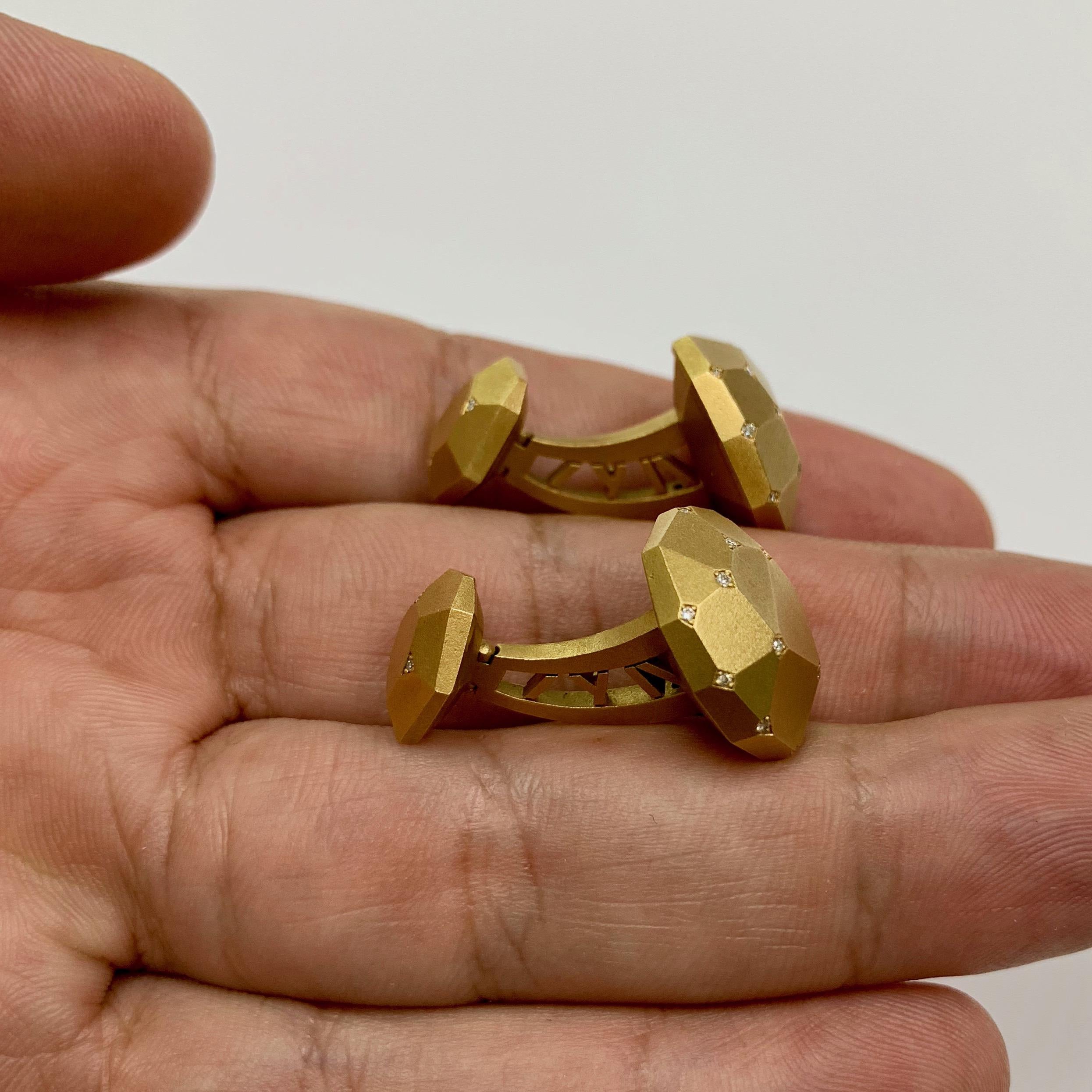 Diamond 18 Karat Yellow Gold Geometry Cufflinks In New Condition For Sale In Bangkok, TH