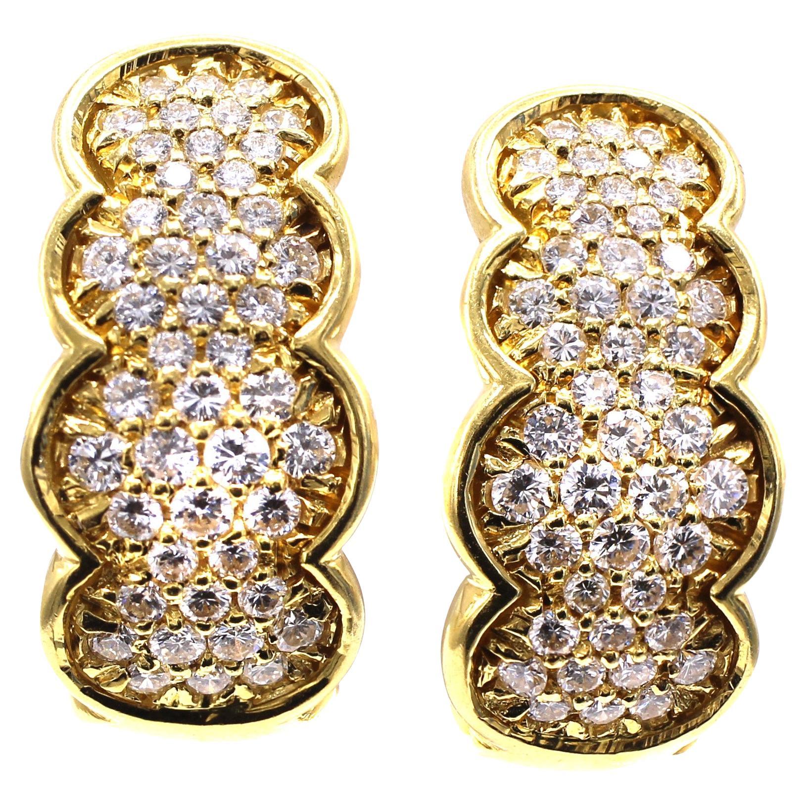 Creolen aus 18 Karat Gelbgold mit Diamanten