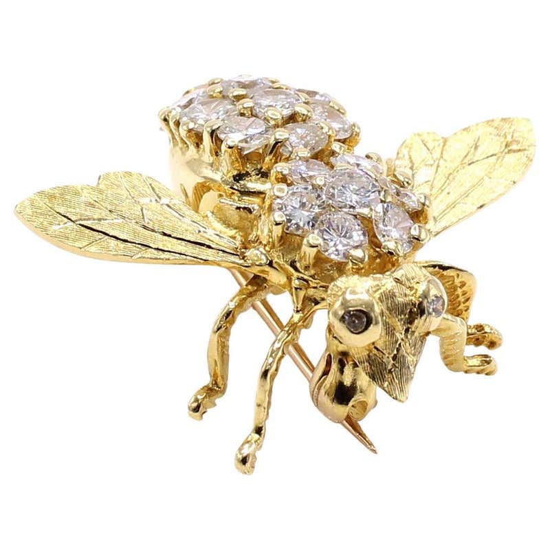Diamond 18 Karat Yellow Gold Insect Brooch For Sale at 1stDibs