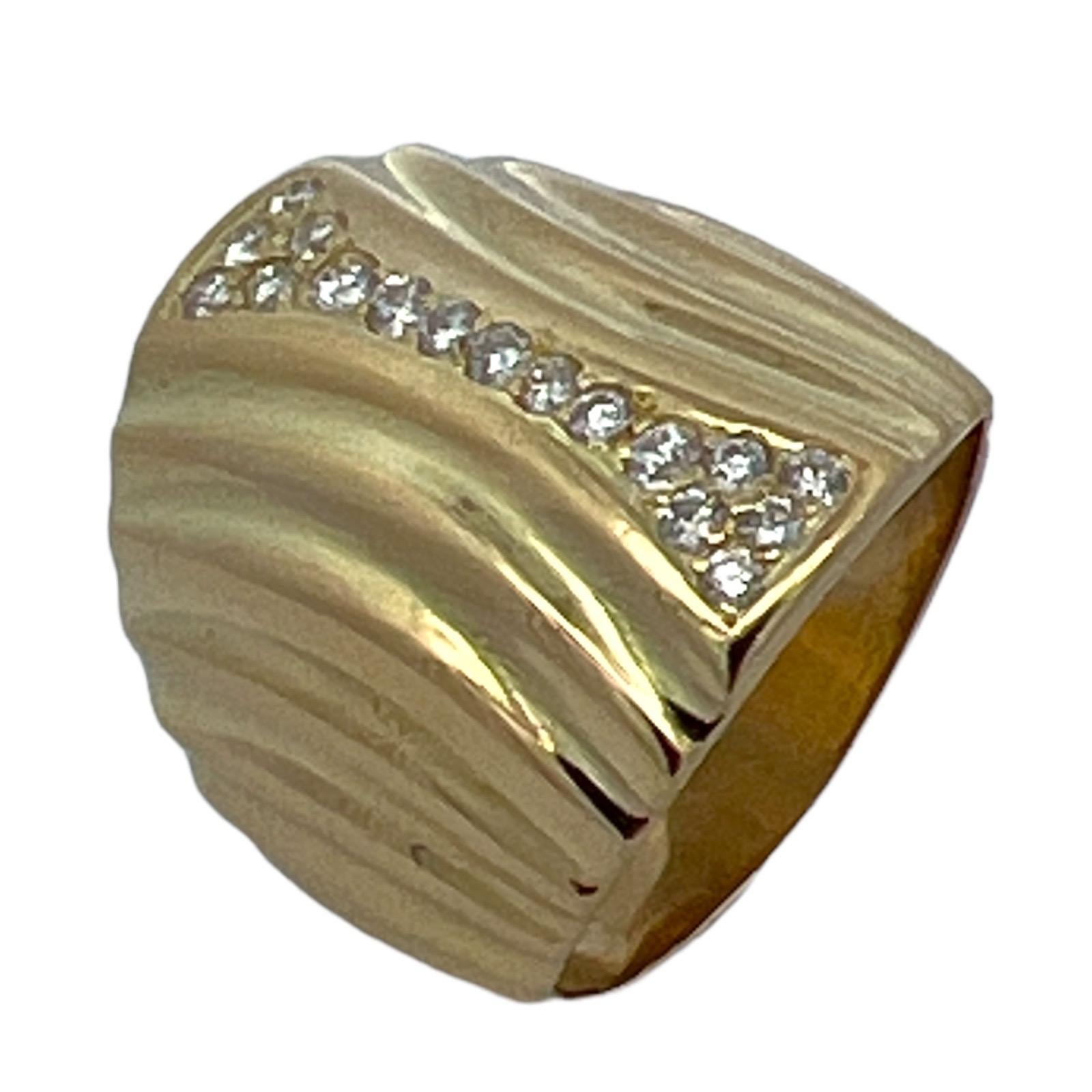 Women's Diamond 18 Karat Yellow Gold Ribbed Tapered Cigar Band Ring Estate Vintage For Sale
