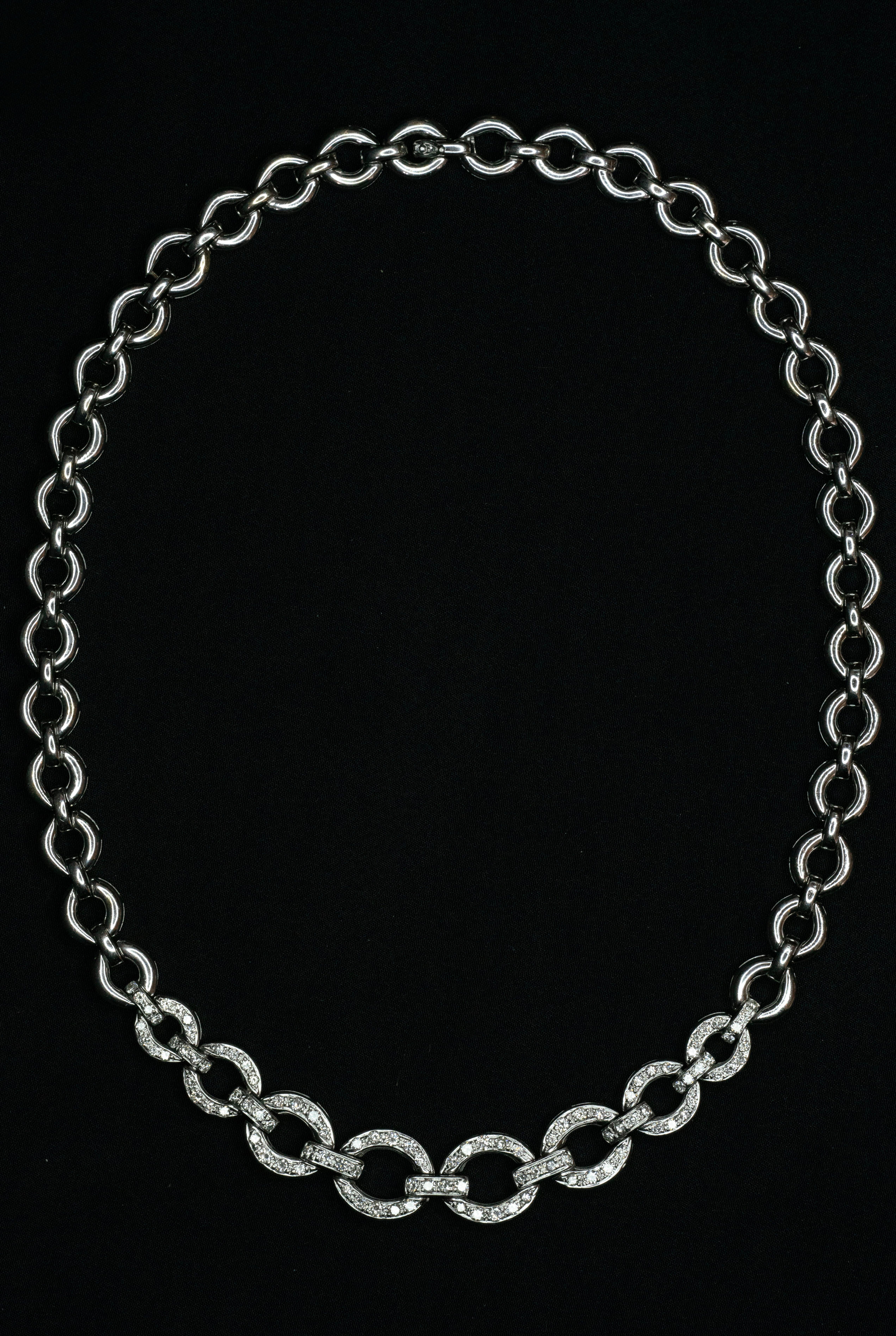 Diamant-Halskette und Armband-Set aus 18 Karat Weißgold mit runden Gliedern im Zustand „Hervorragend“ in London, GB
