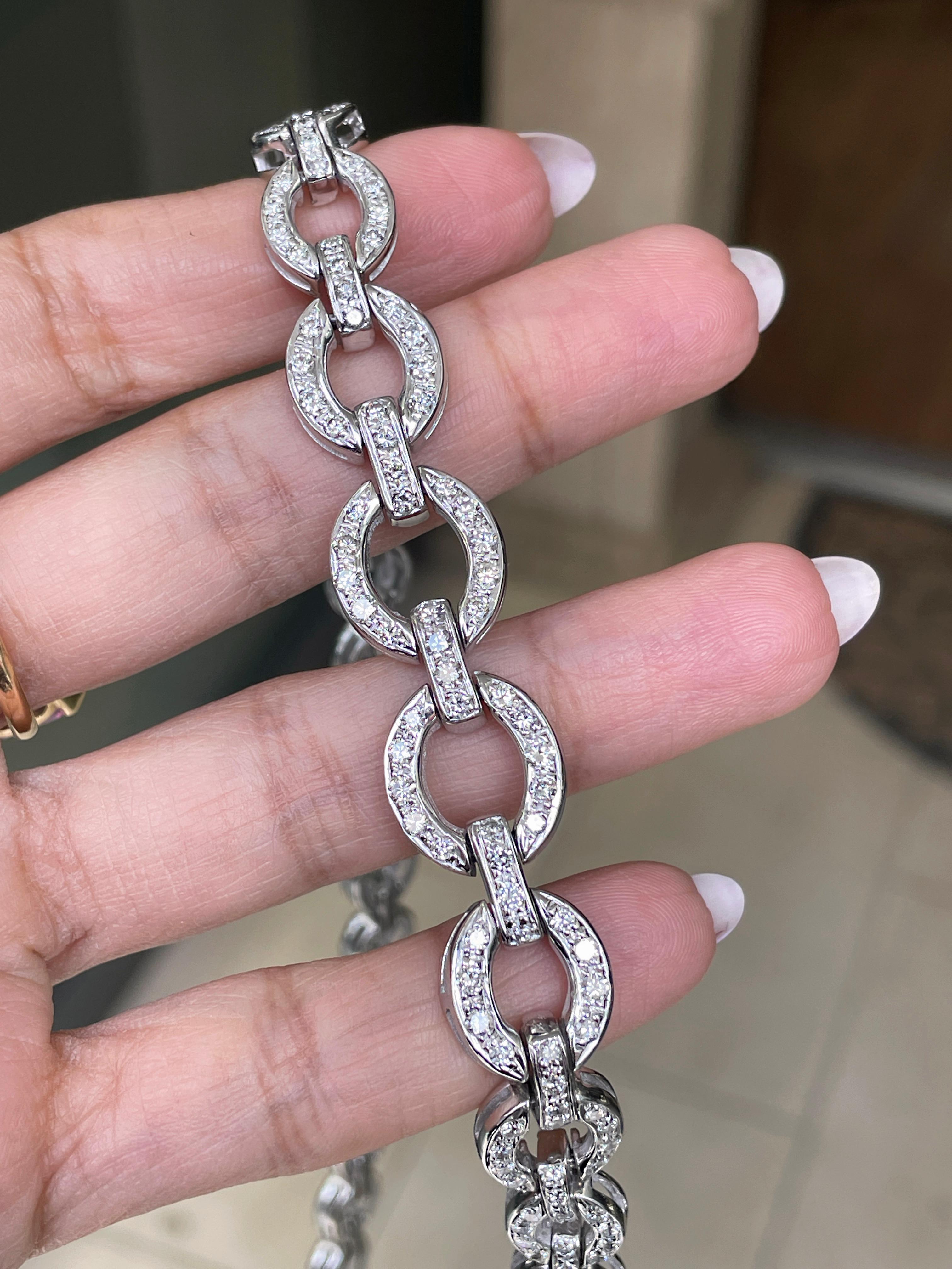 Diamond 18ct White Gold Circular Link Necklace and Bracelet Set In Excellent Condition In London, GB
