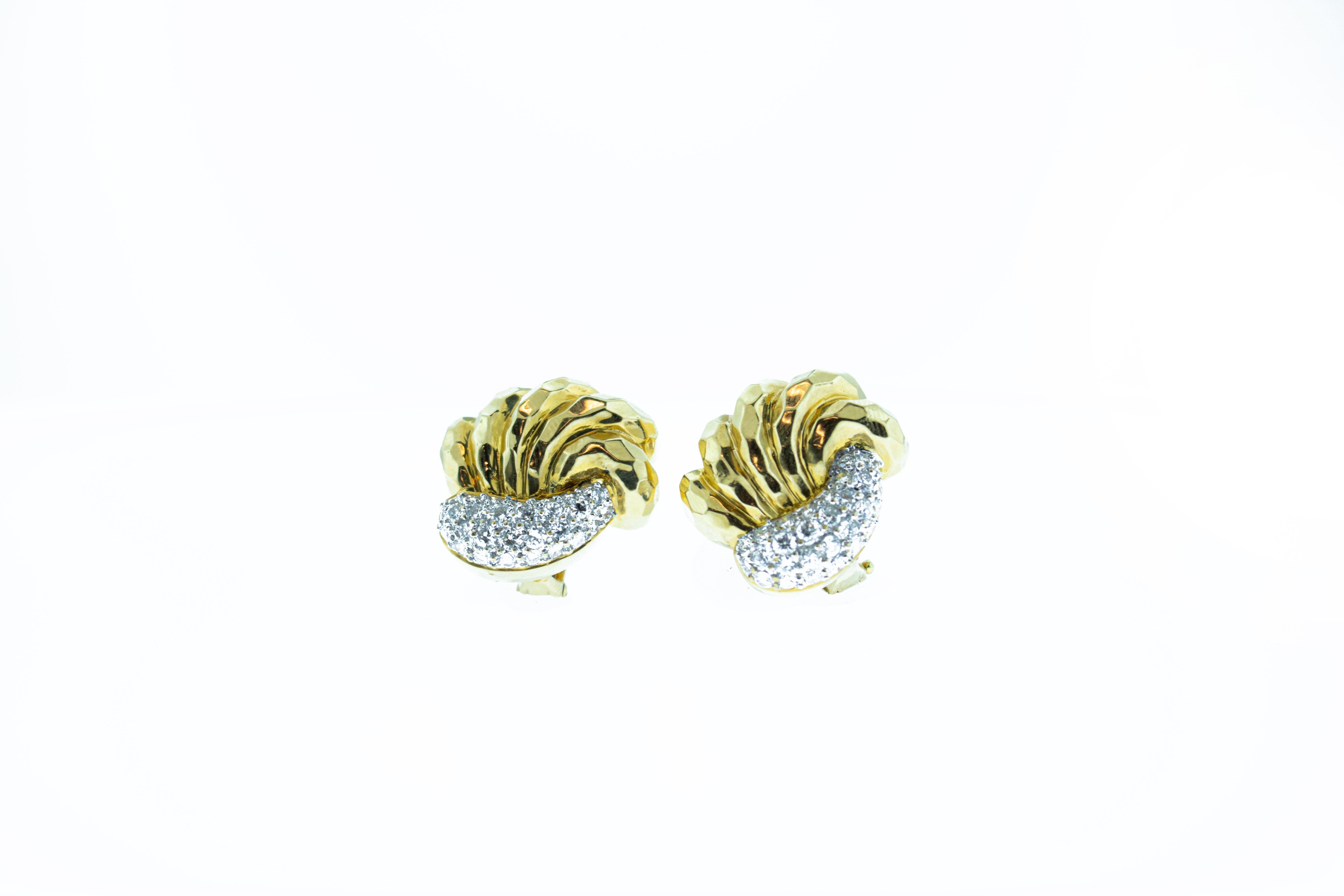 Diamant-Ohrclips aus 18 Karat Gold mit Diamanten im Zustand „Gut“ in New York, NY