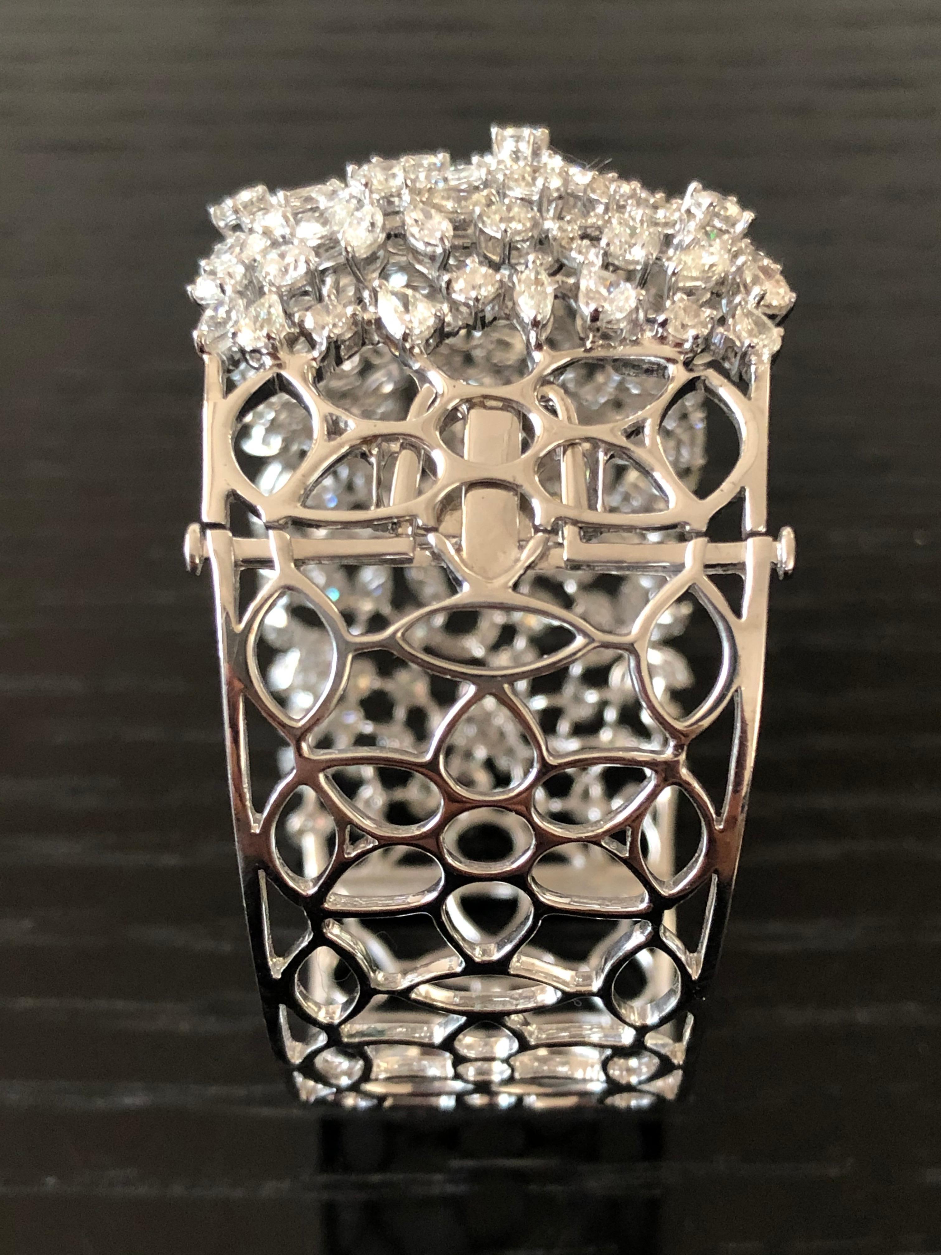 Women's Diamond 18k Gold Cuff Bracelet For Sale