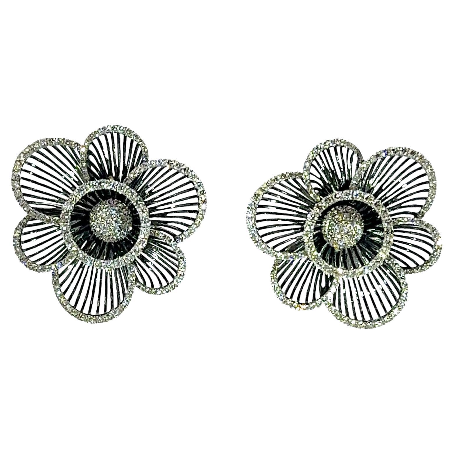 Boucles d'oreilles fleurs en or 18k avec diamants en vente