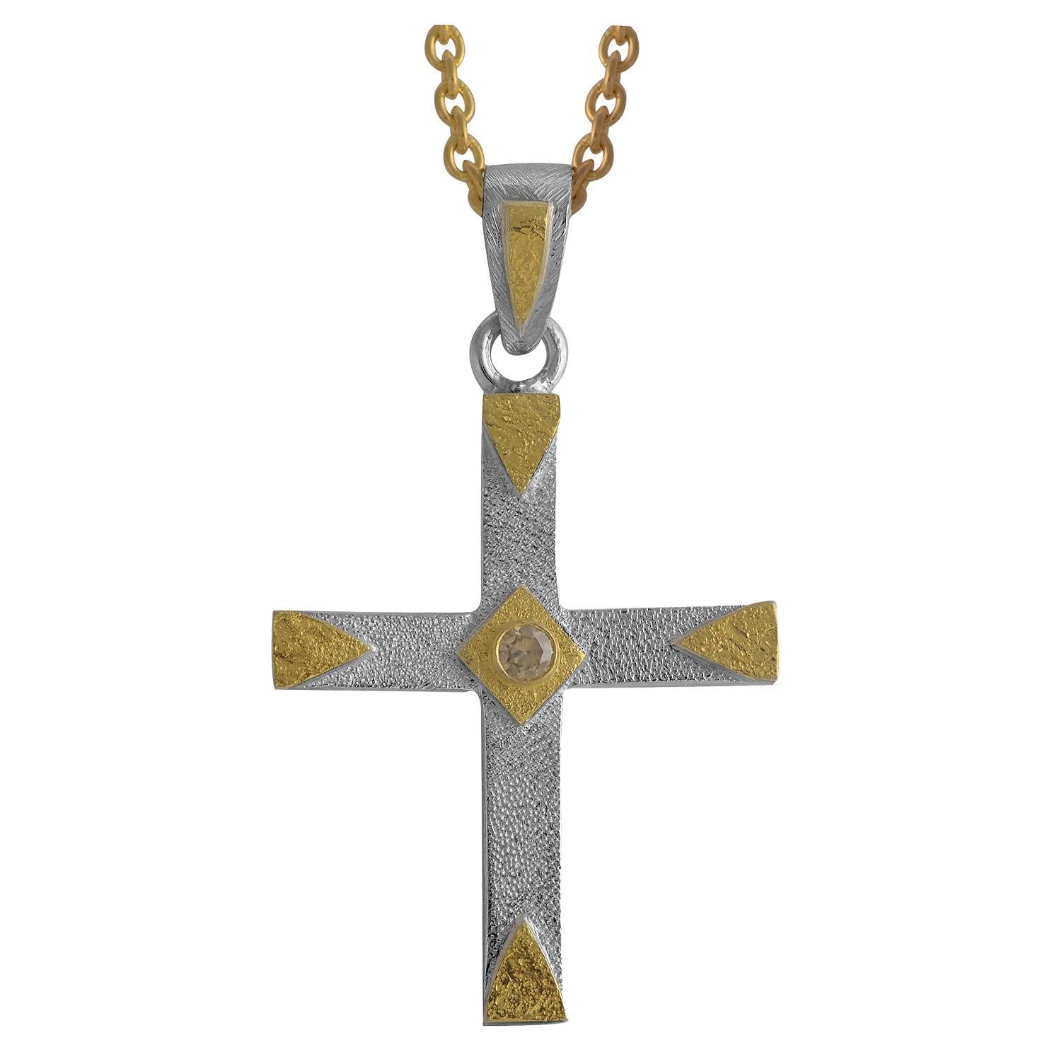 Ciondolo a forma di croce in oro 18 carati con diamante e argento