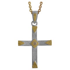 Ciondolo a forma di croce in oro 18 carati con diamante e argento