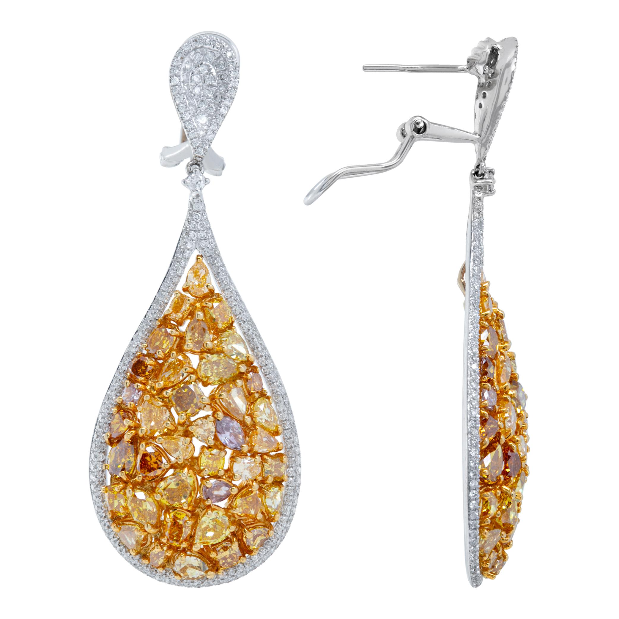 Pendants d'oreilles en or blanc et jaune 18 carats avec diamants Excellent état - En vente à Surfside, FL