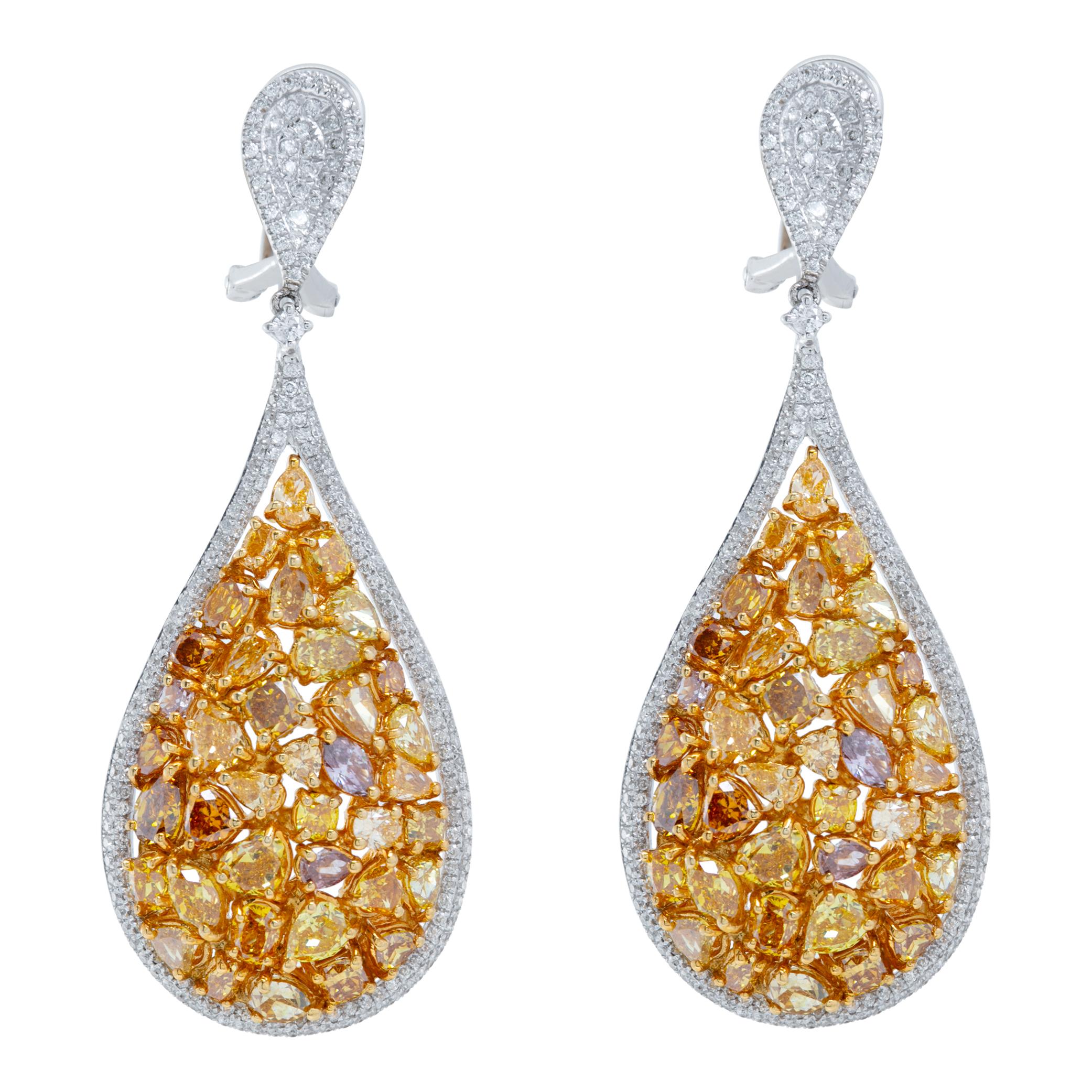 Pendants d'oreilles en or blanc et jaune 18 carats avec diamants en vente