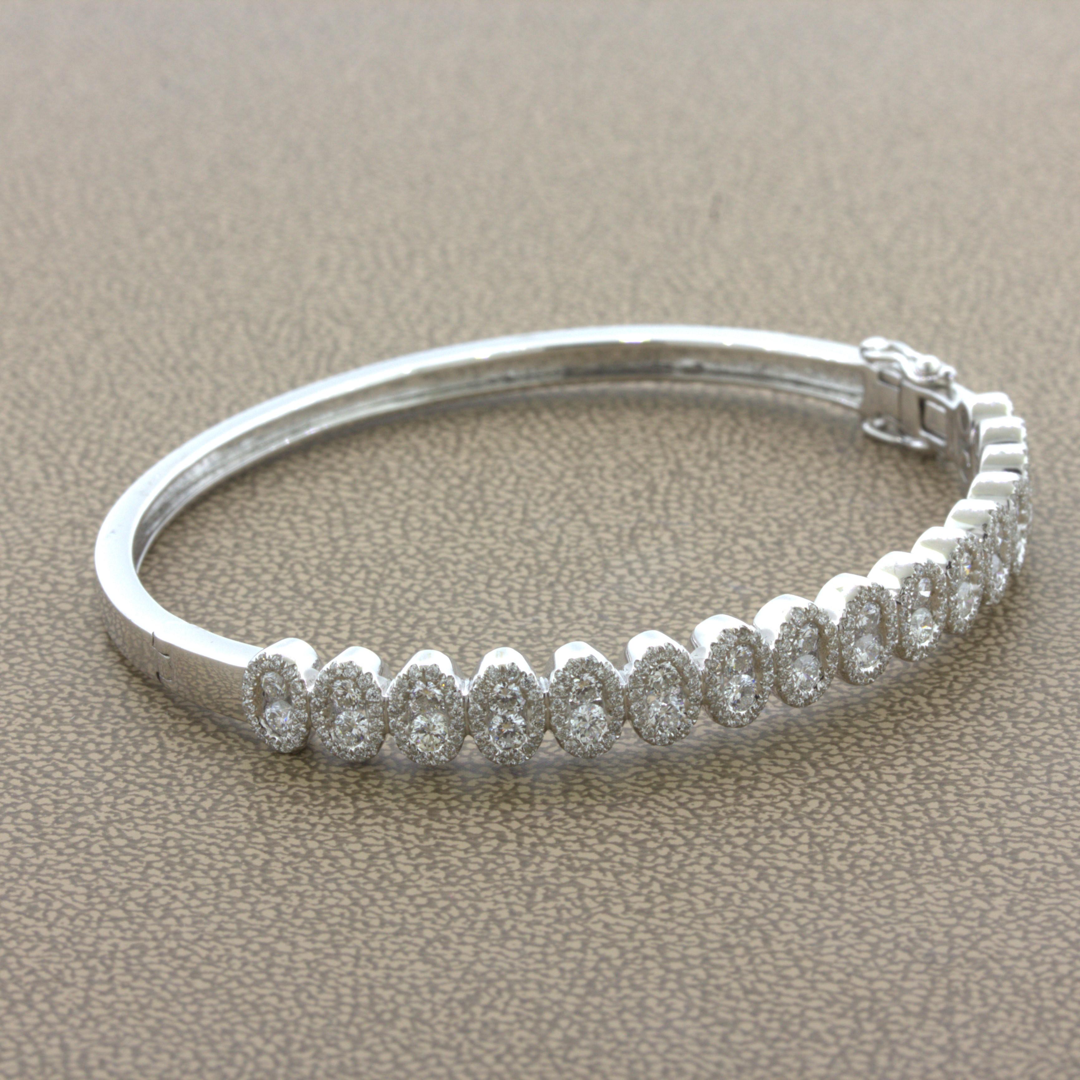 Round Cut Diamond 18k White Gold Bangle Bracelet