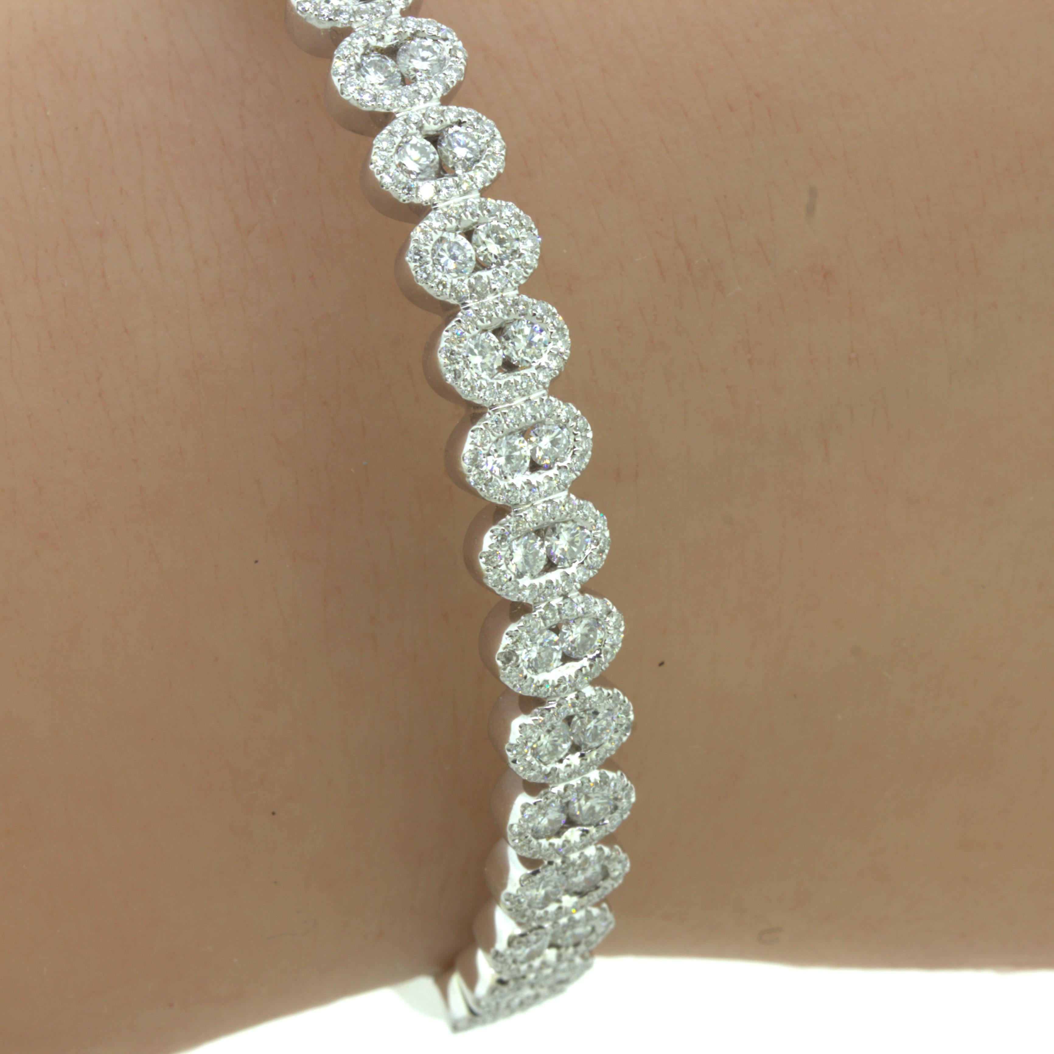 Women's Diamond 18k White Gold Bangle Bracelet