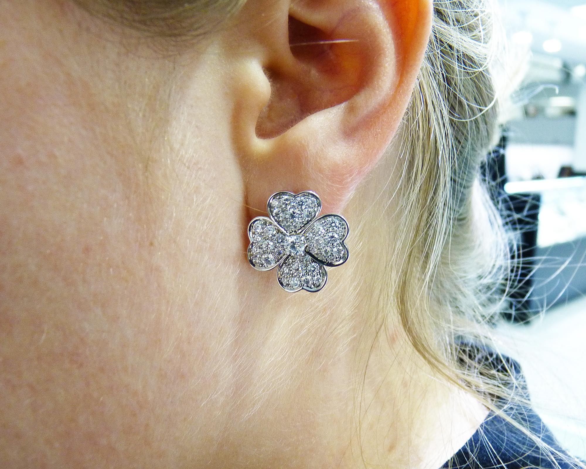 Modern Van Cleef & Arpels Diamond 18 Karat White Gold Cosmos Earrings