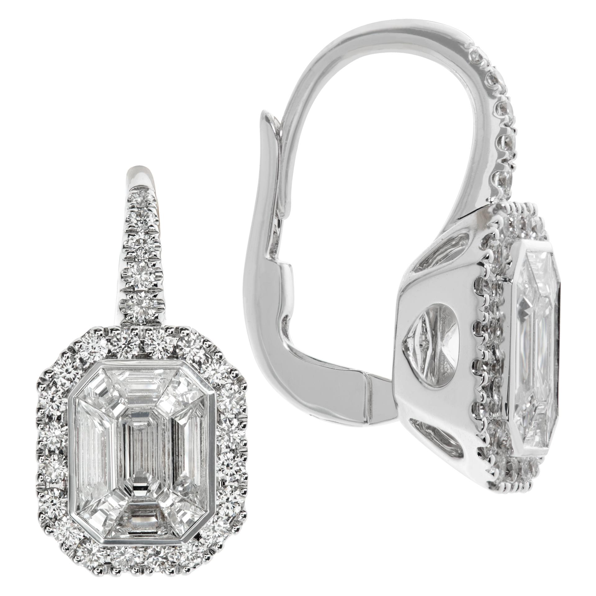 Boucles d'oreilles pendantes en or blanc 18k avec diamants Excellent état - En vente à Surfside, FL
