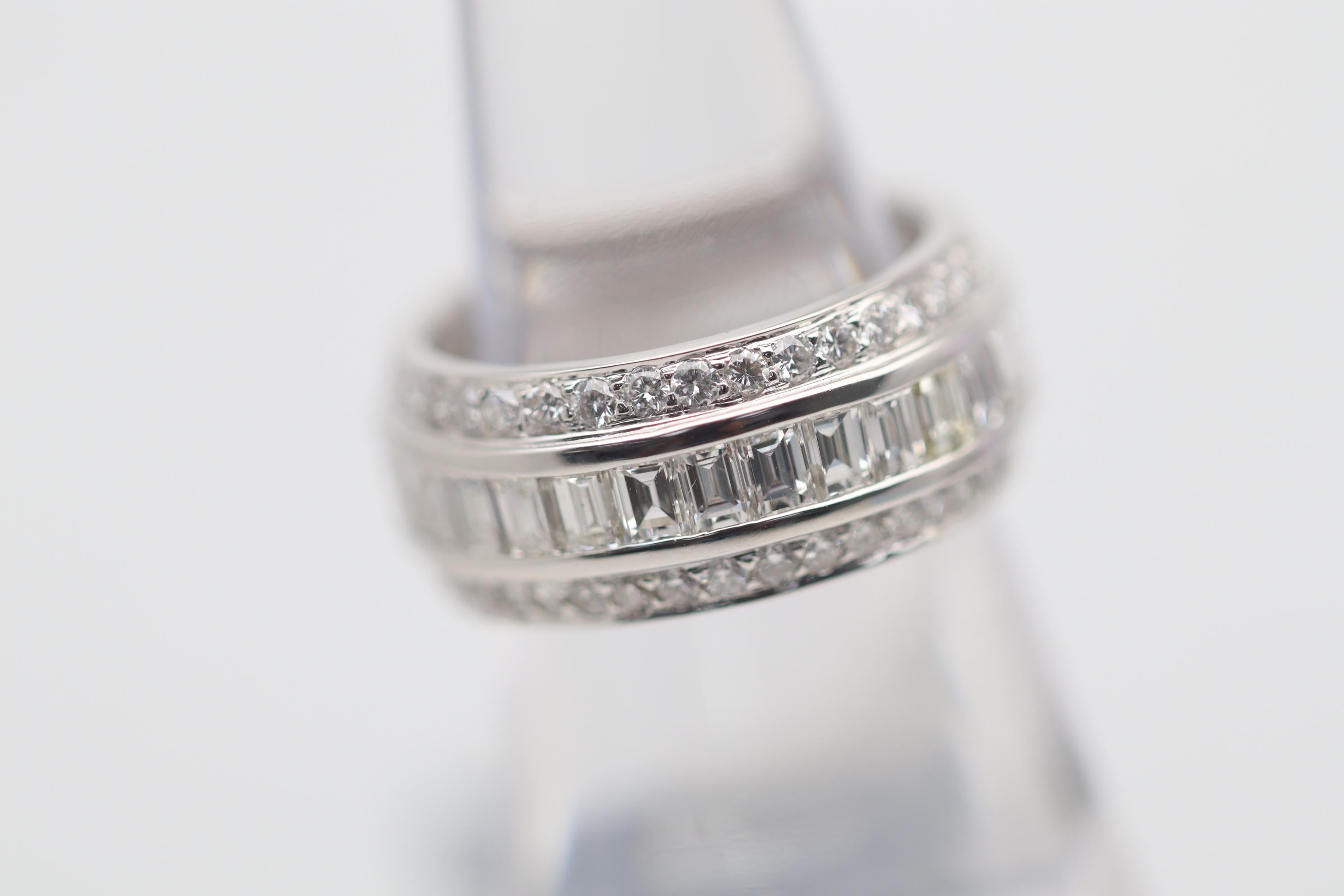 Diamant-Eternity-Ring aus 18 Karat Weißgold, Größe 6 (Rundschliff) im Angebot