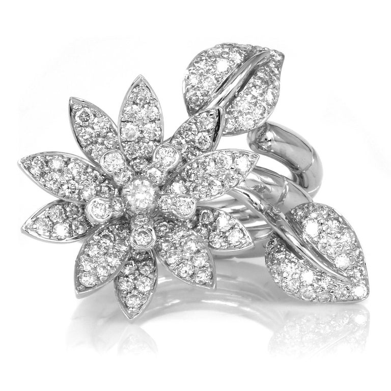 This exquisite ring, features a sparkly flower with leaves, with the versatility of converting itself, from single finger wearing to dual finger wearing!

Crafted in solid  18K white gold, the center of this unique piece has high quality, extremely