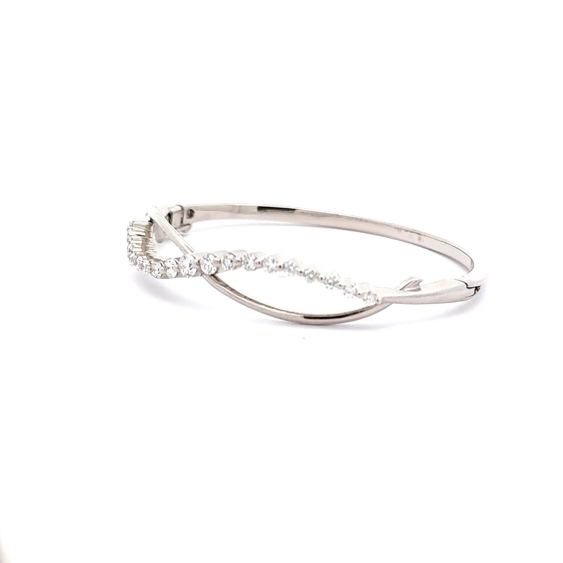 Round Cut Diamond 18k White Gold Infinity Row Ribbon Bangle Bracelet For Sale