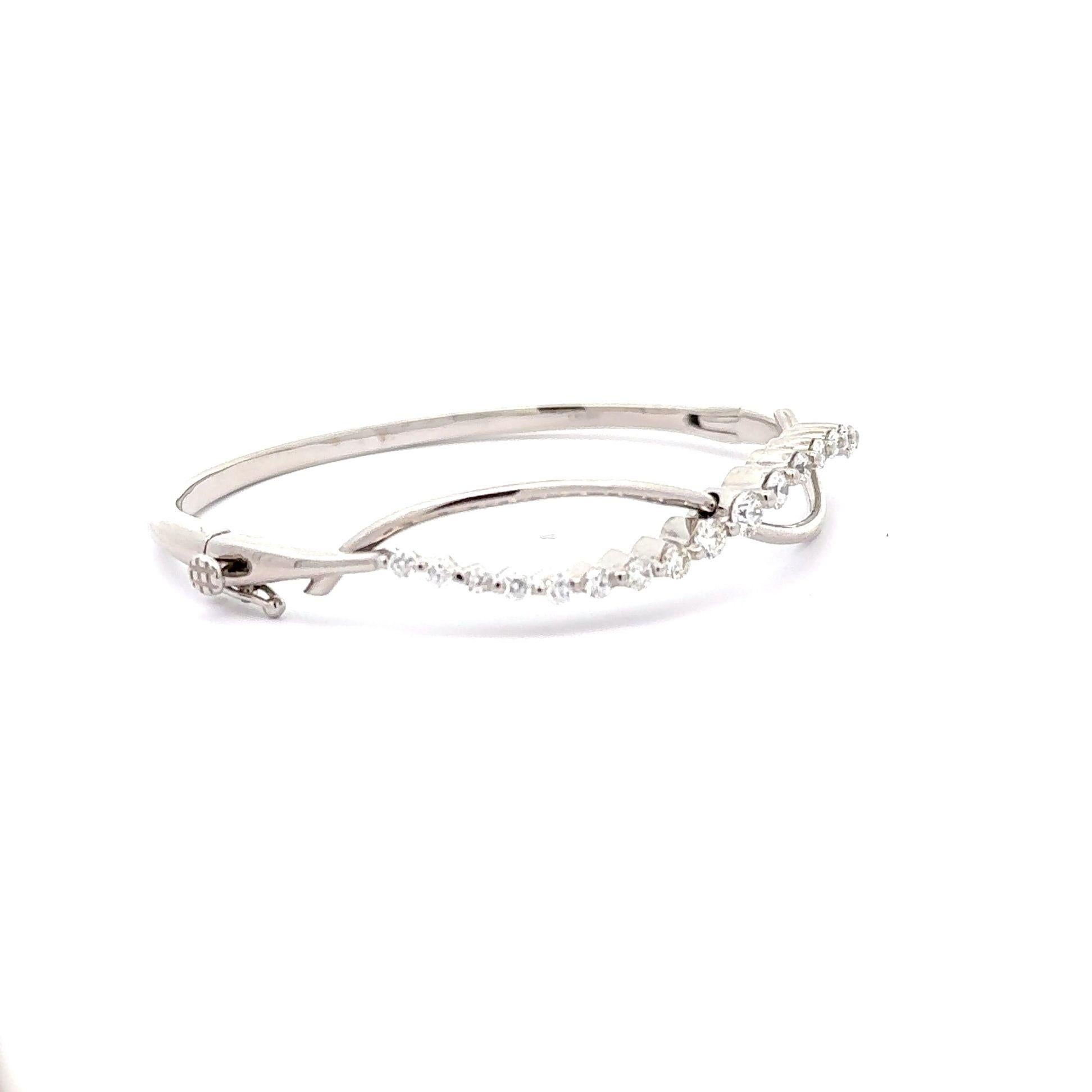 Women's Diamond 18k White Gold Infinity Row Ribbon Bangle Bracelet For Sale
